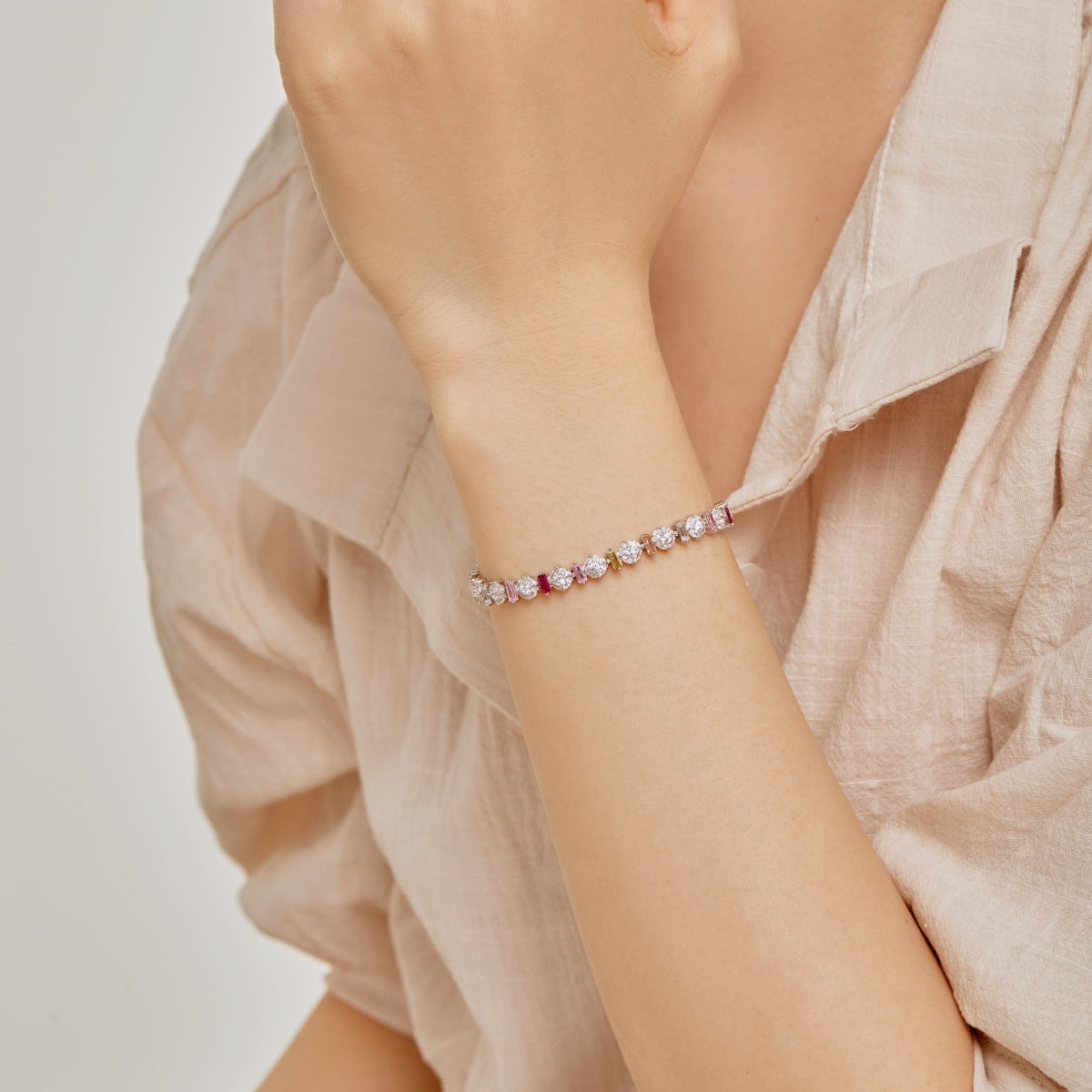 [Revel Jewelry]輝くカラフルな丸い形のデイリーブレスレット