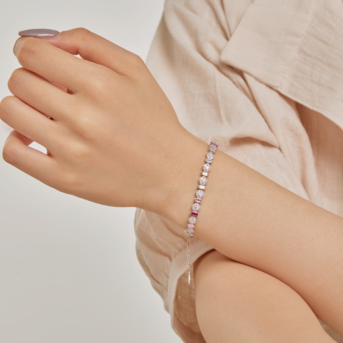 [Revel Jewelry]輝くカラフルな丸い形のデイリーブレスレット