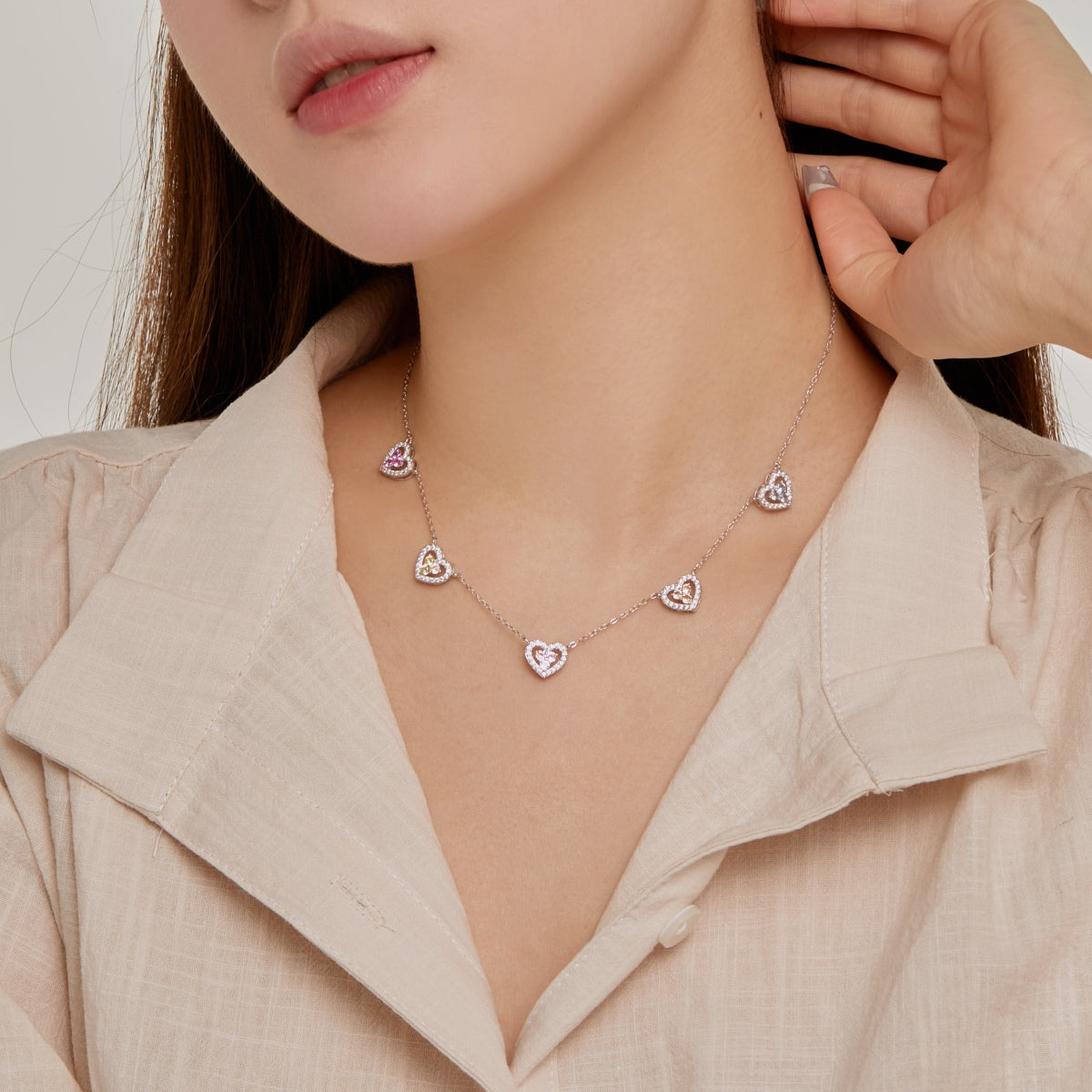 [Revel Jewelry]Funkelnde Fünf-Herzen-Halskette