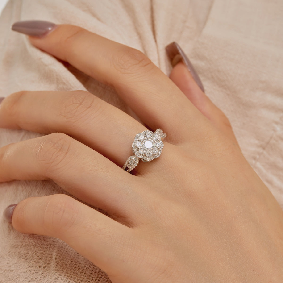 [Revel Jewelry]Delicate Colorful Round Cut Flower Shape Wedding Ring