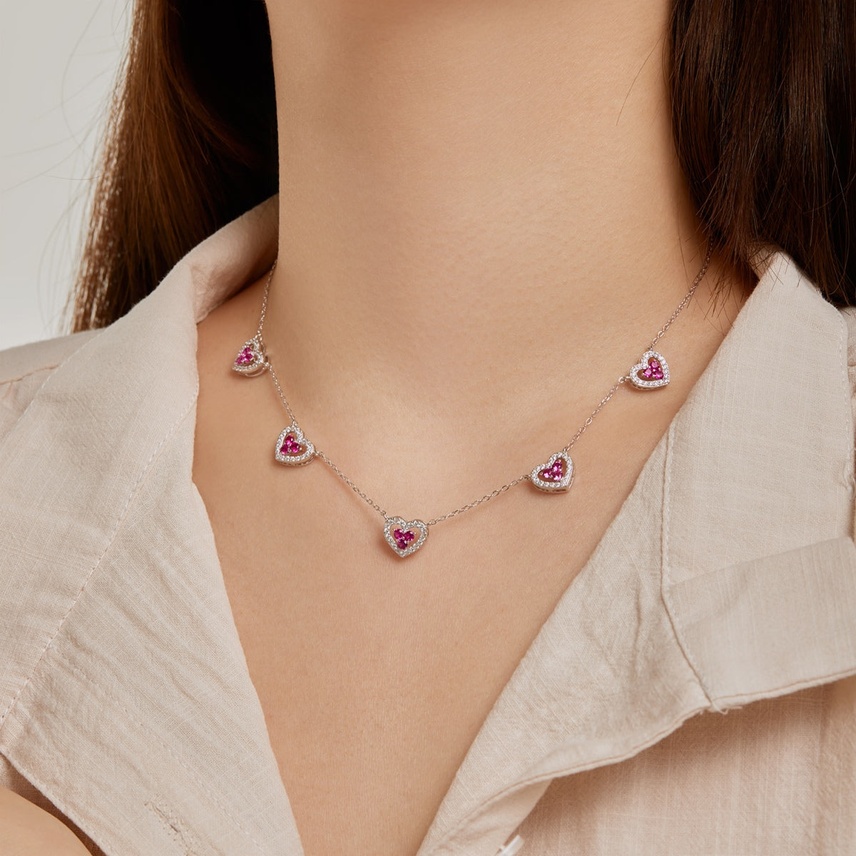 [Revel Jewelry]Funkelnde Fünf-Herzen-Halskette