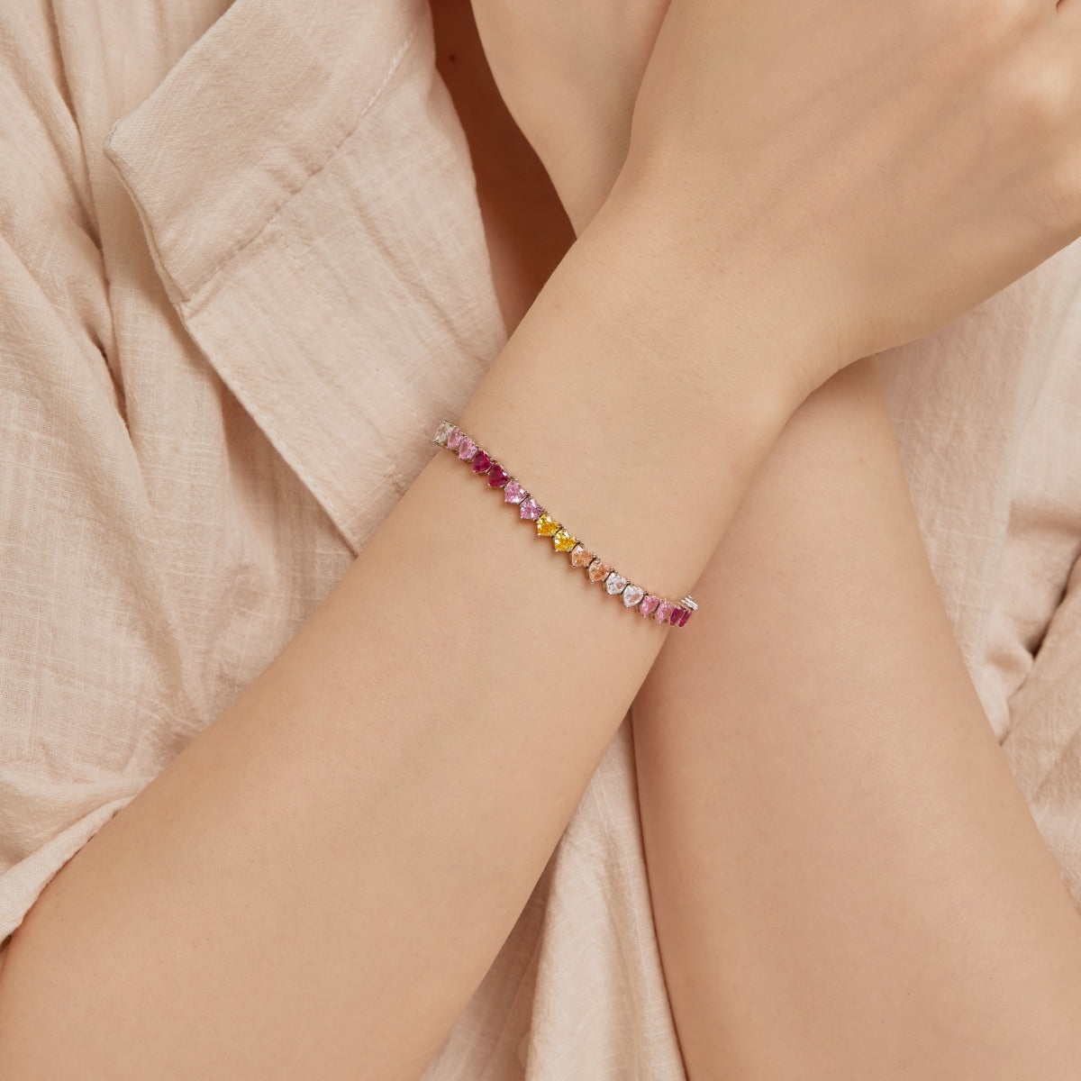 [Revel Jewelry]ラグジュアリーカラフルロマンチックハート型ラバーブレスレット