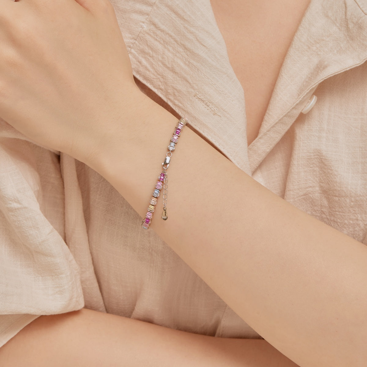 [Revel Jewelry]繊細なカラフルエメラルドカットパーティーブレスレット