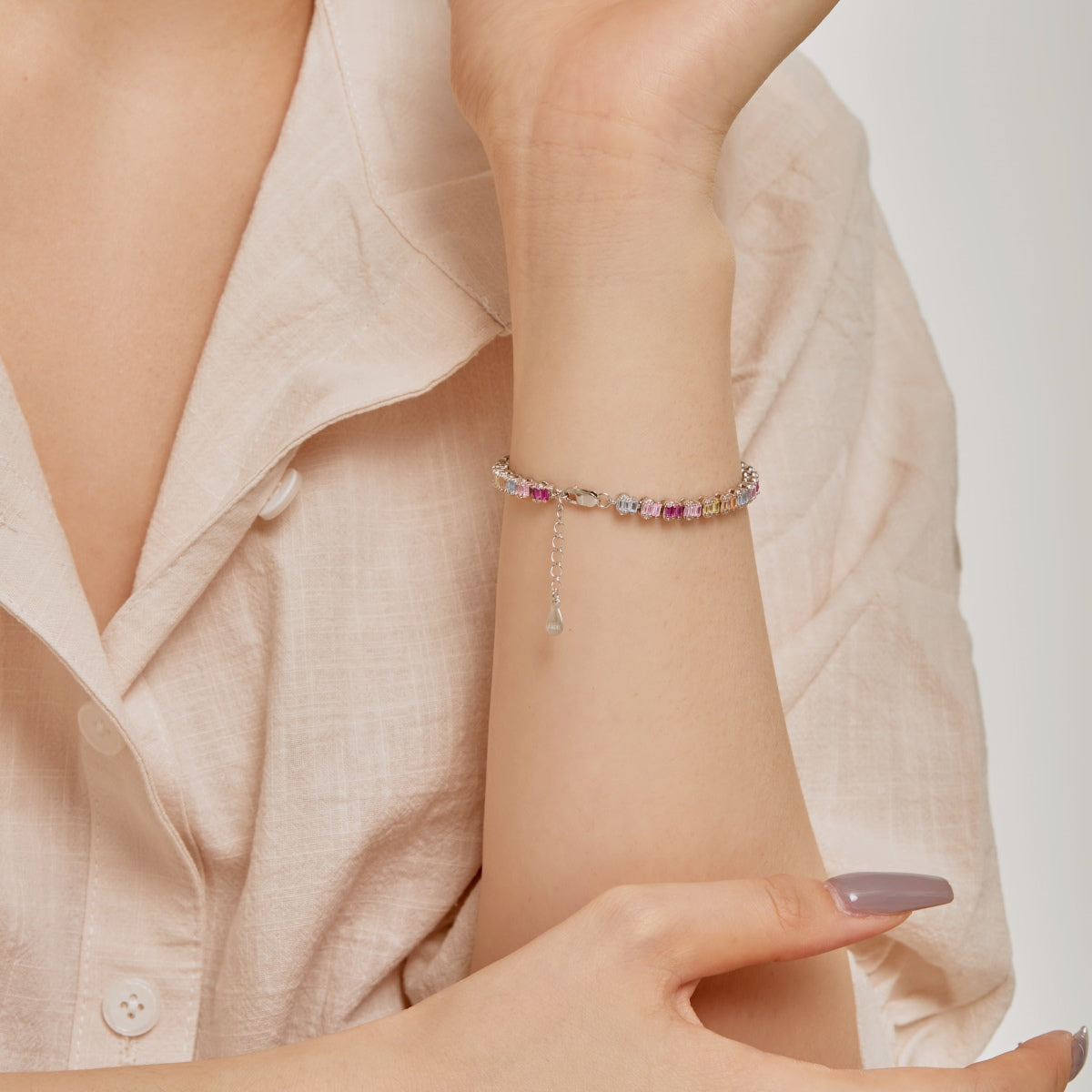 [Revel Jewelry]繊細なカラフルエメラルドカットパーティーブレスレット