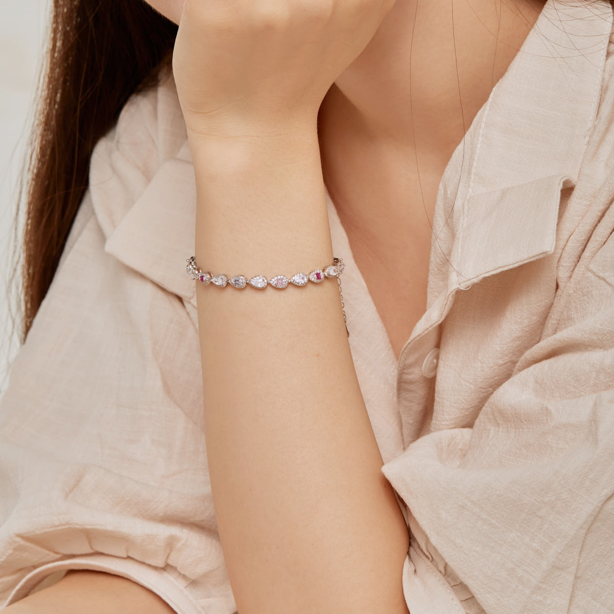 [Revel Jewelry]0.25 Carat Radiant Water Drop Shape Daily Bracelet