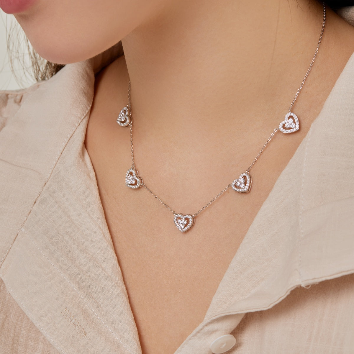 [Revel Jewelry]Funkelnde Fünf-Herzen-Halskette