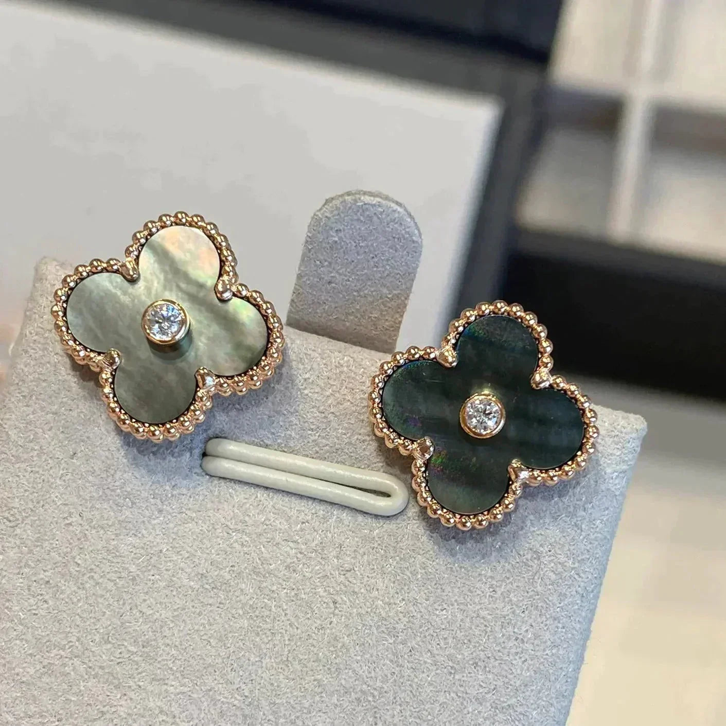 [Revel Jewelry]CLOVER MEDIUM 1 MOTIFS GRAY MOP  DIAMOND EARRINGS