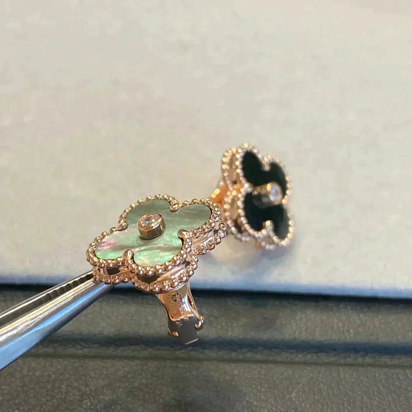 [Revel Jewelry]CLOVER MEDIUM 1 MOTIFS GRAY MOP  DIAMOND EARRINGS