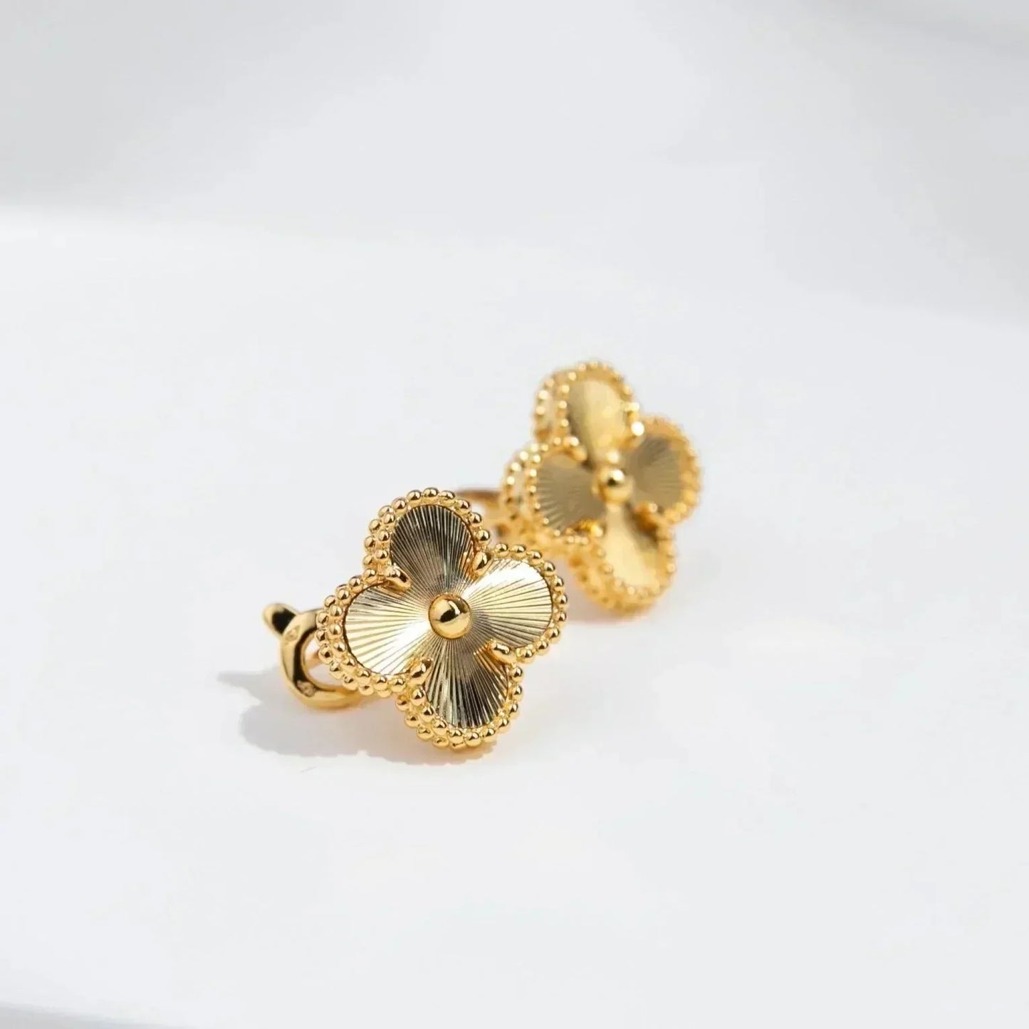 [Revel Jewelry]クローバー ミディアム 1モチーフ レーザー ピアス