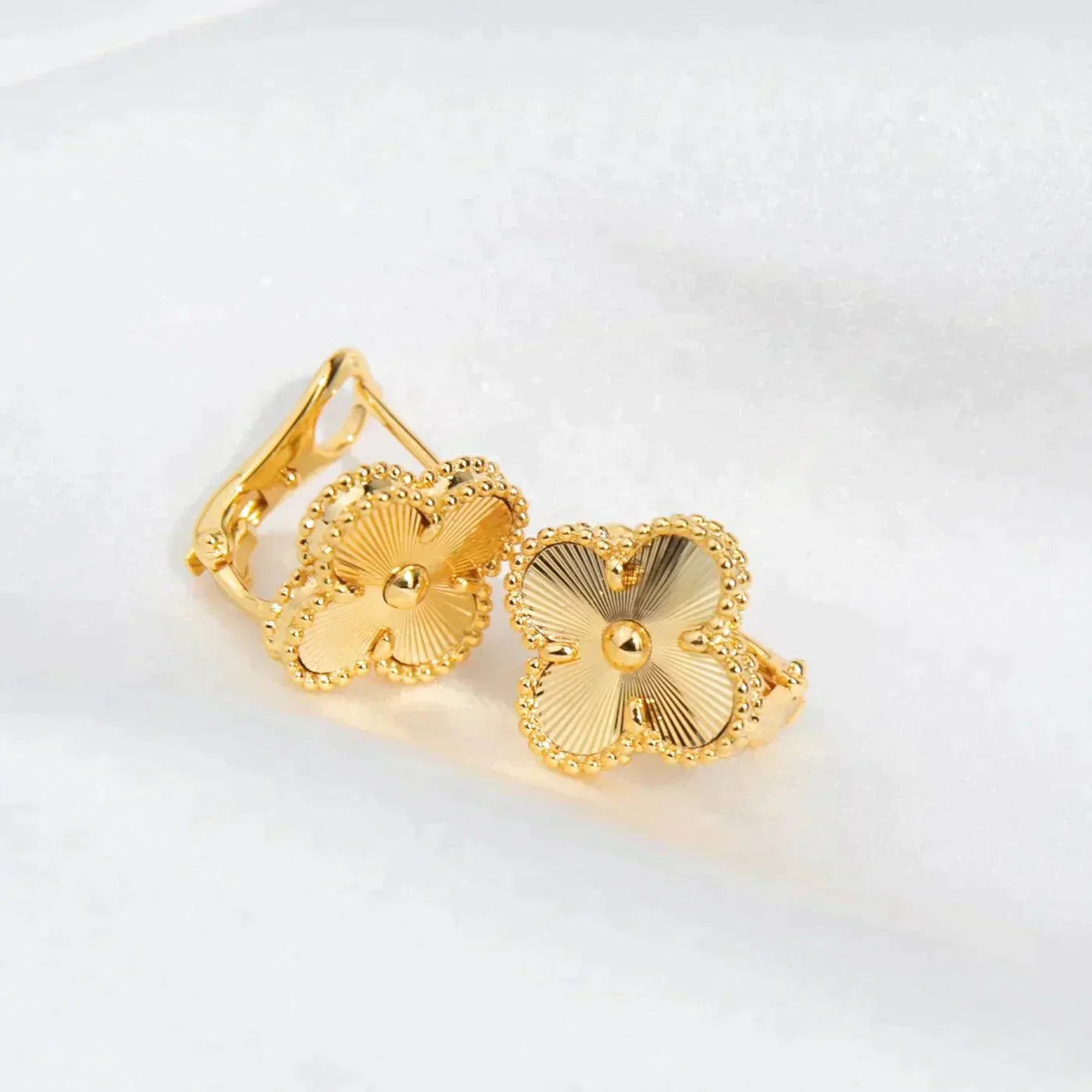 [Revel Jewelry]クローバー ミディアム 1モチーフ レーザー ピアス