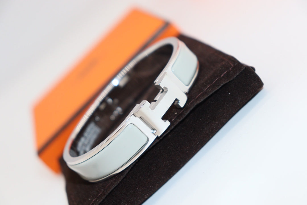 [Revel Jewelry]H LIGHT BLUE BRACELET