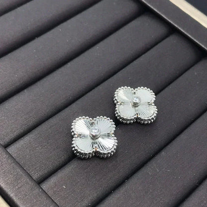 [Revel Jewelry]CLOVER MINI 9.5MM LASER EARRINGS