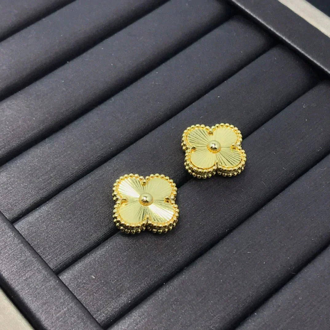 [Revel Jewelry]CLOVER MINI 9.5MM LASER EARRINGS