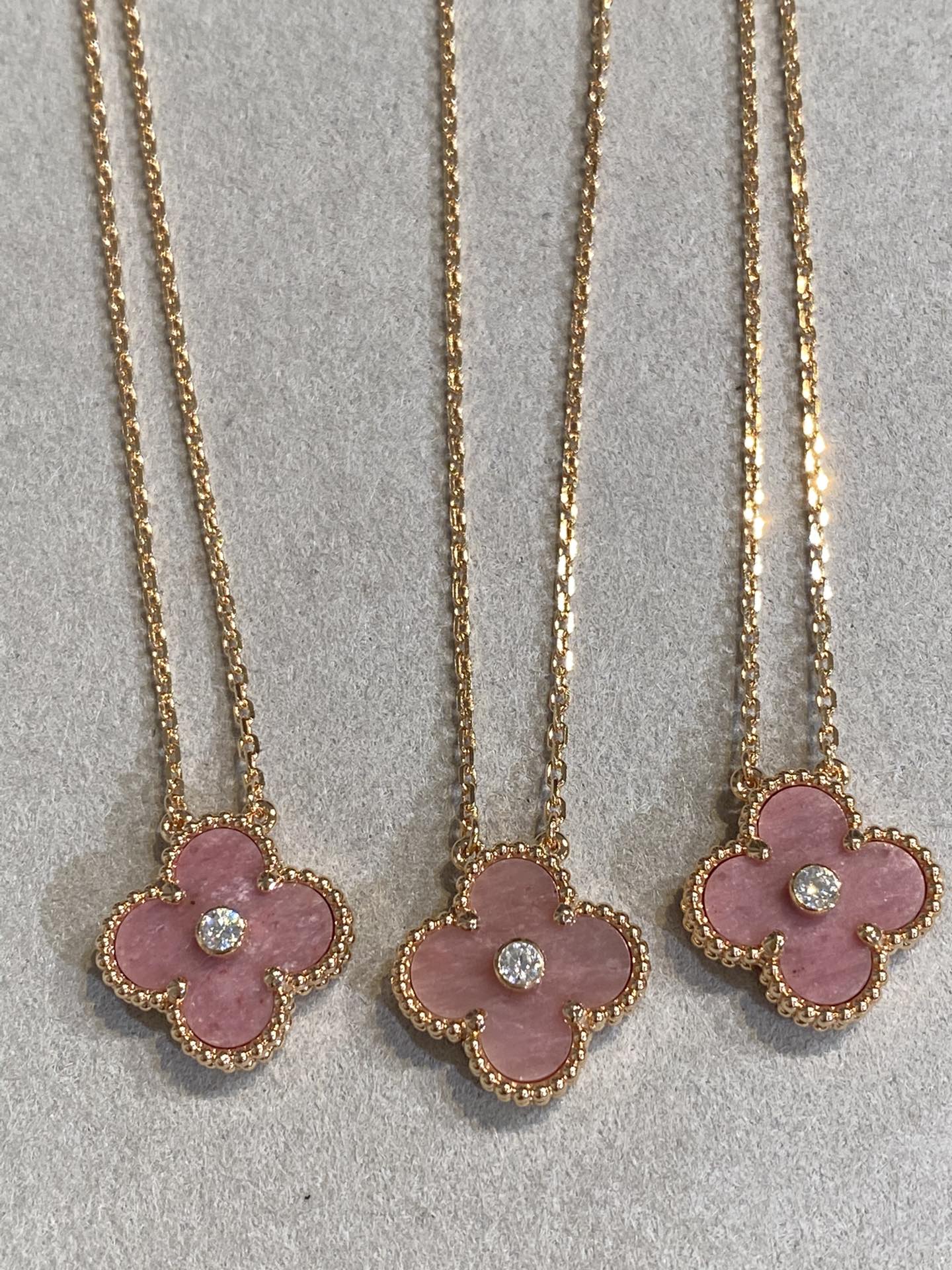 [Revel Jewelry]CLOVER 15MM DIAMOND RHODONITE NECKLACE