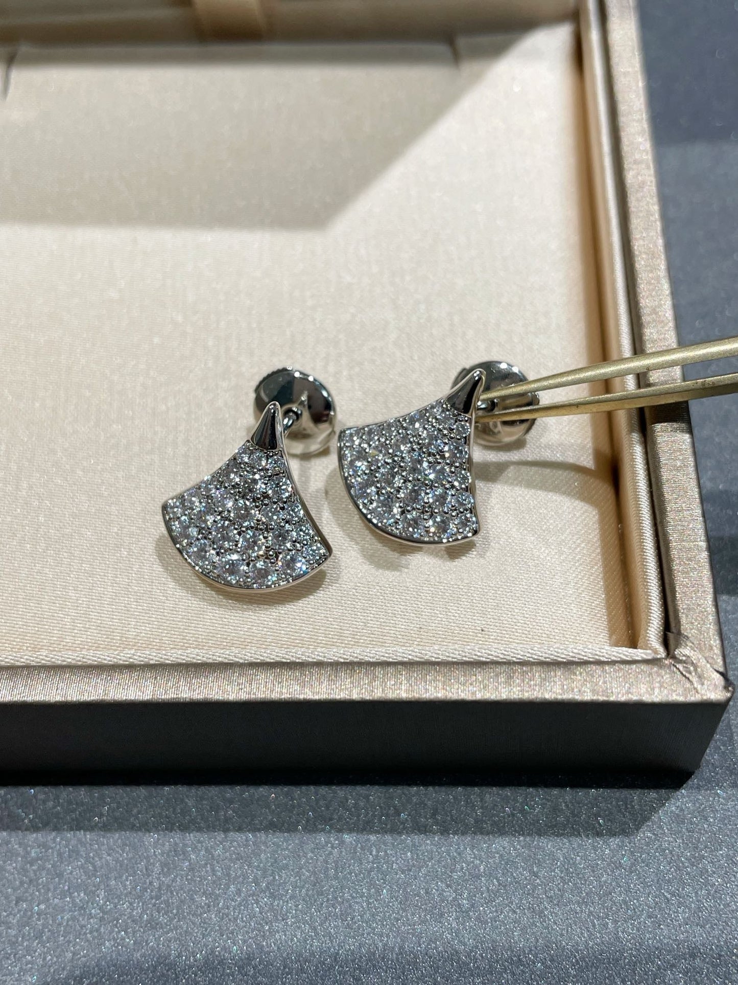 [Revel]DREAM STUD EARRINGS DIAMOND