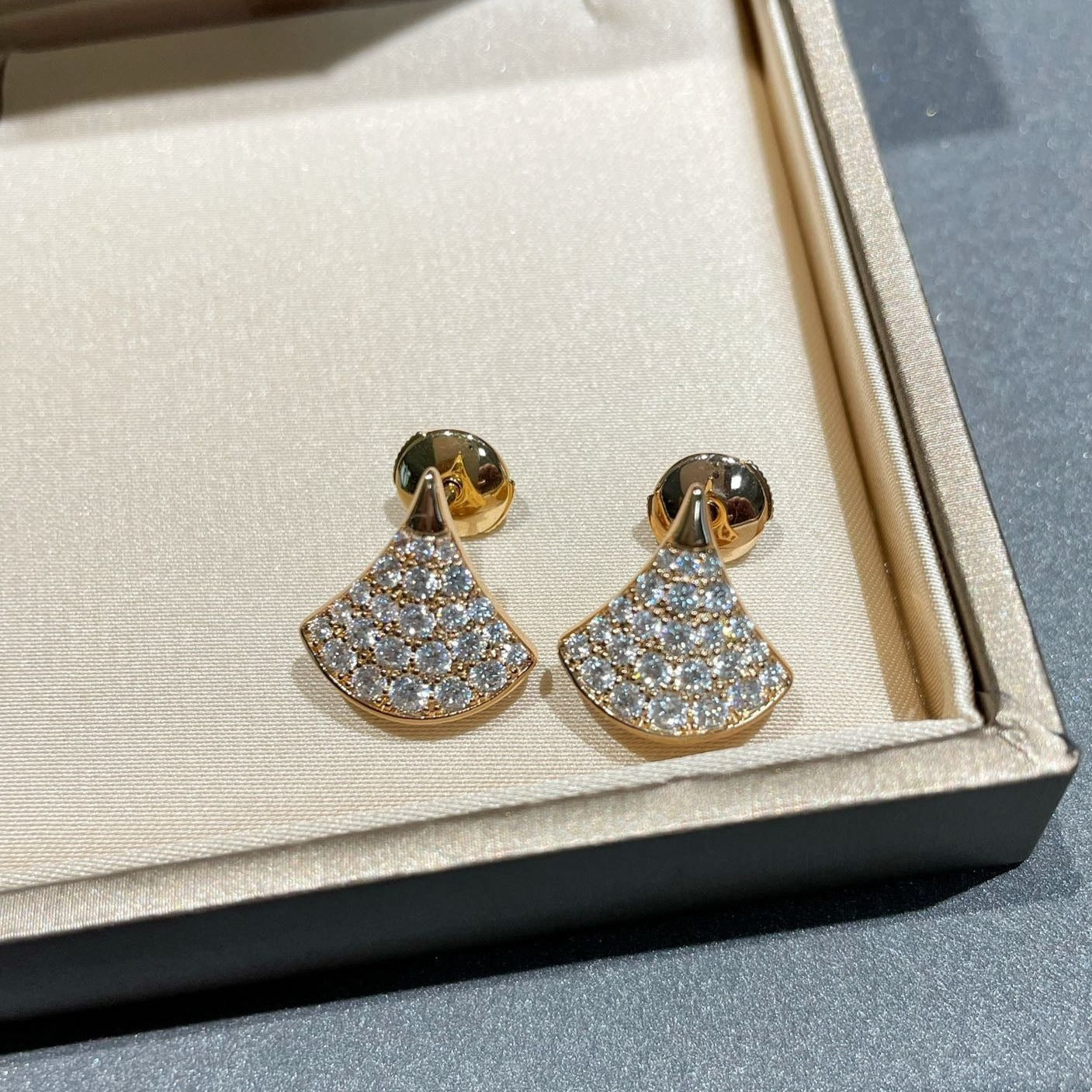 [Revel]DREAM STUD EARRINGS DIAMOND