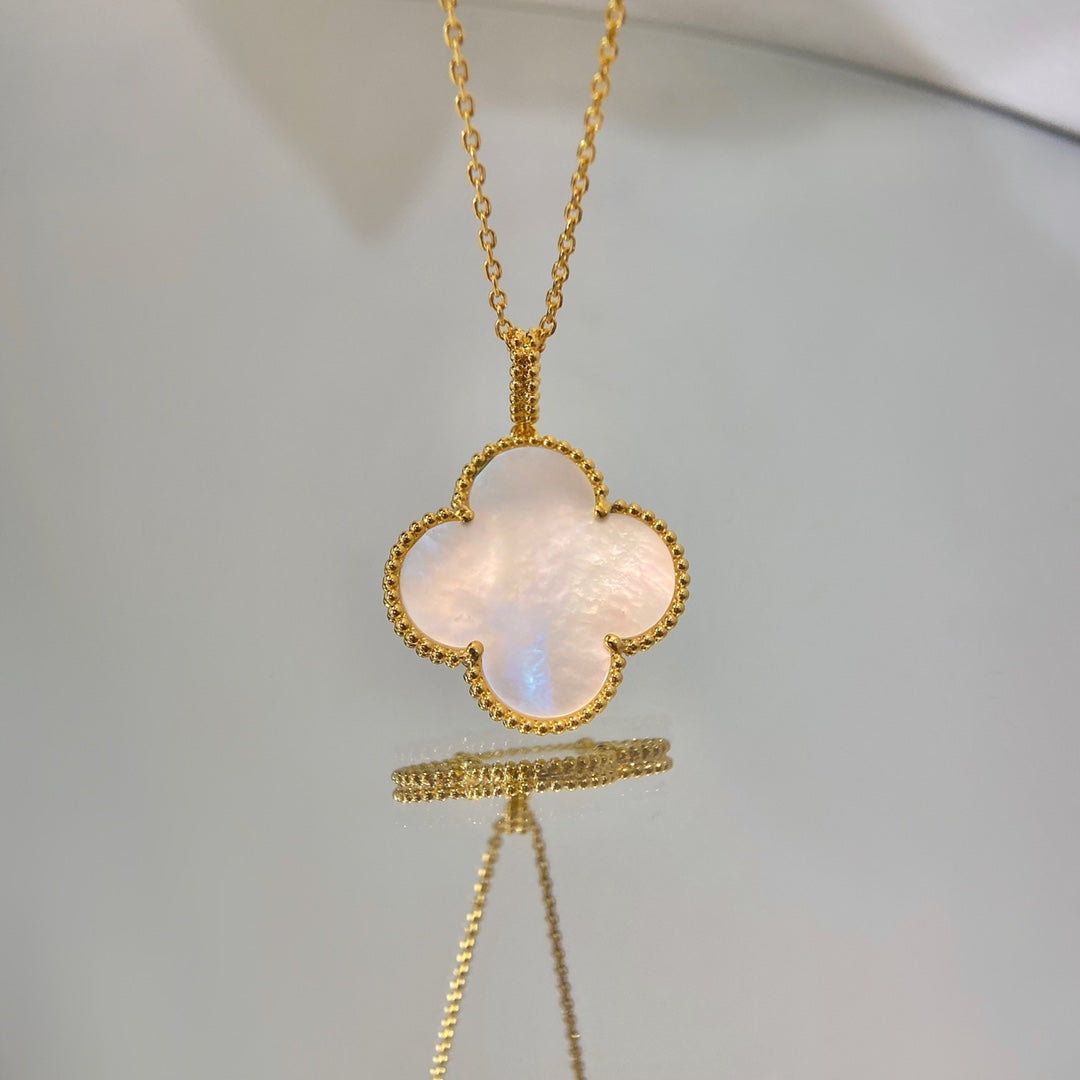 [Revel Jewelry]CLOVER 25MM MOP LARGE PENDANT NECKLACE