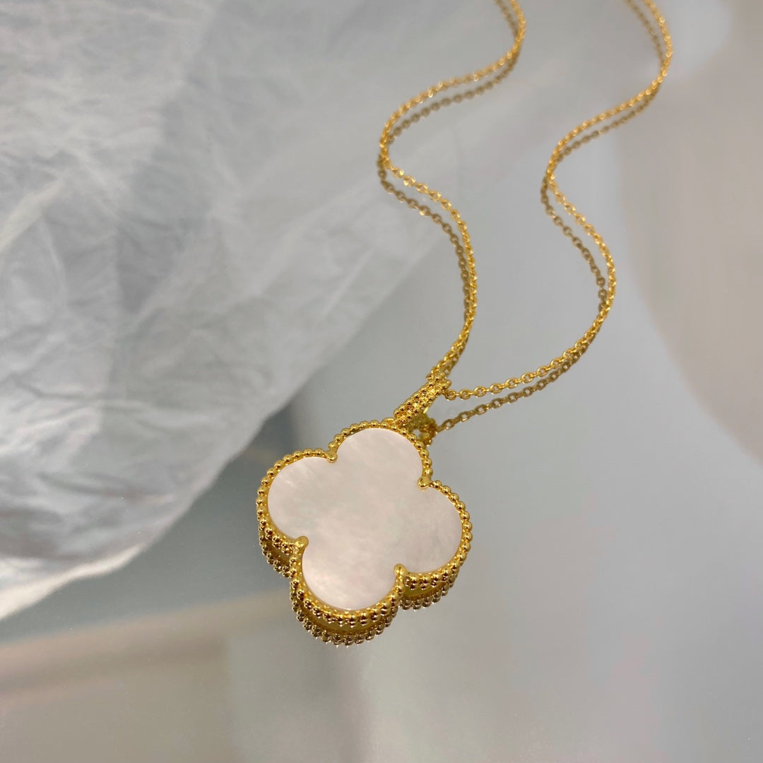 [Revel Jewelry]CLOVER 25MM MOP LARGE PENDANT NECKLACE