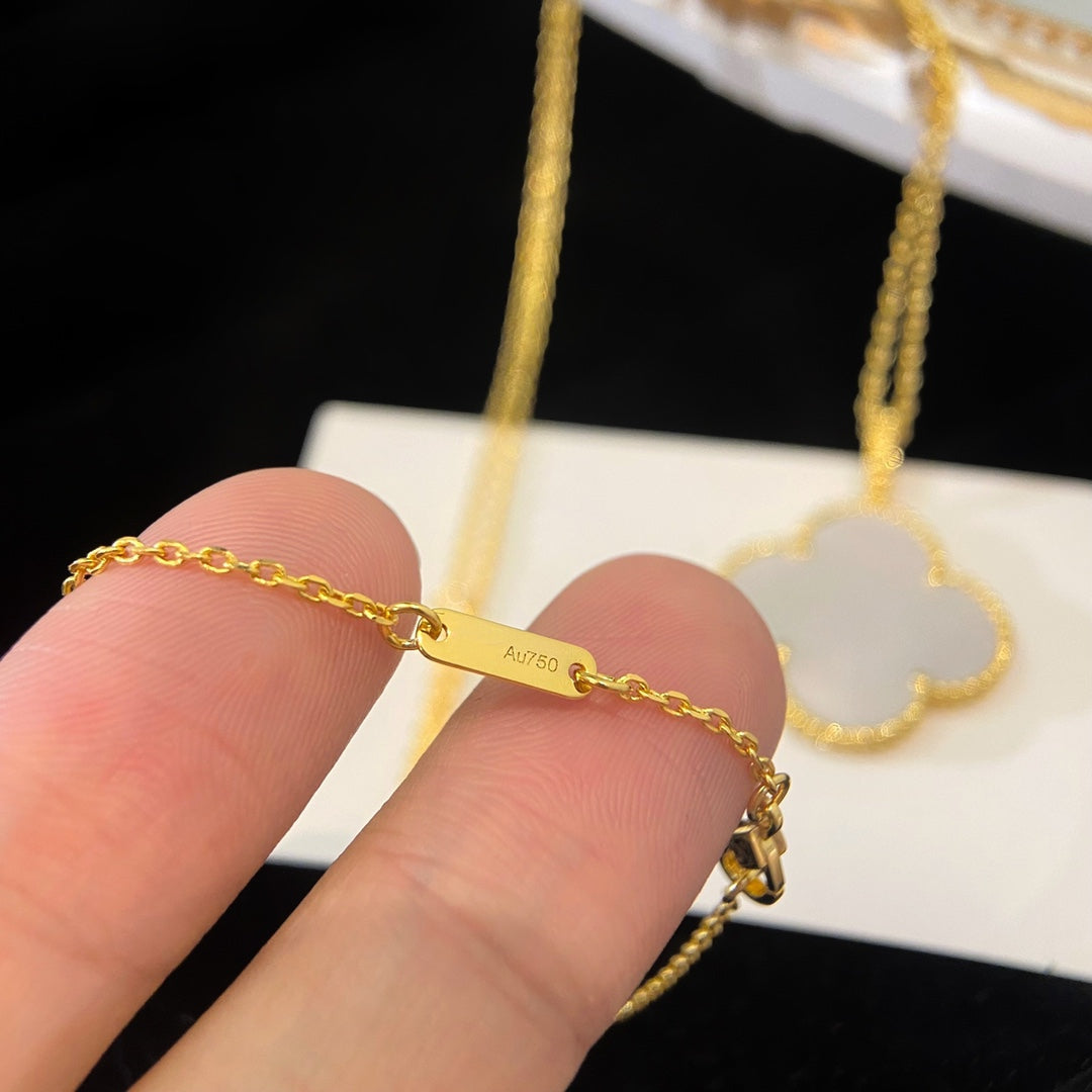 [Revel Jewelry]CLOVER 25MM MOP LARGE PENDANT NECKLACE