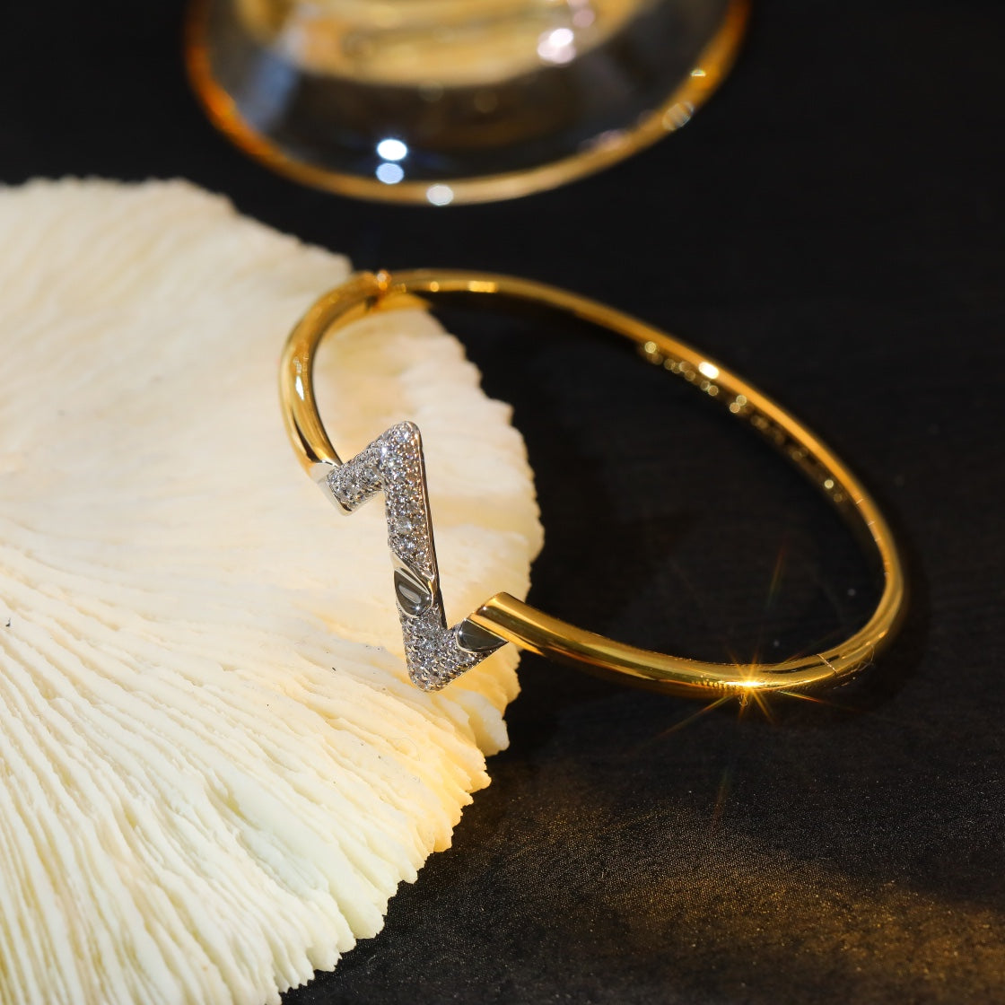 [Revel Jewelry]VOLTE UPSIDE DOWN GOLD DIAMANT ARMREIF