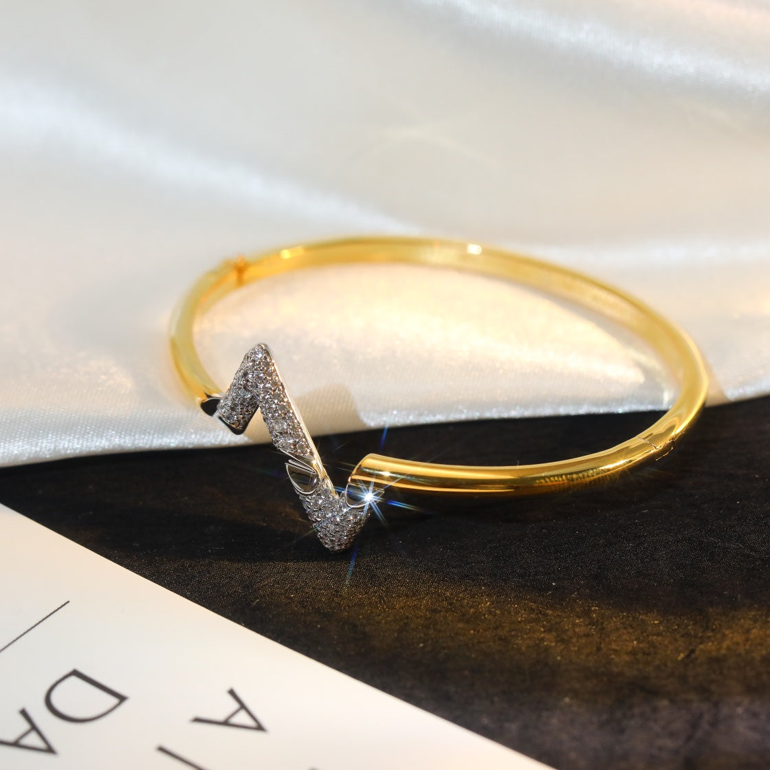 [Revel Jewelry]VOLTE UPSIDE DOWN GOLD DIAMANT ARMREIF