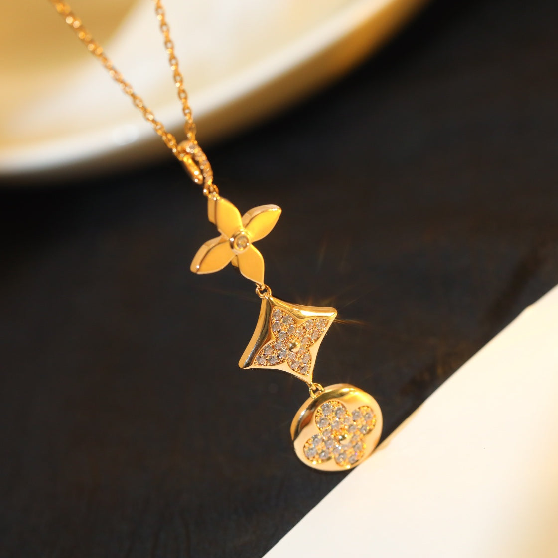 [Revel Jewelry]HALSANHÄNGER STERN UND SONNE AUS ROSÉGOLD MIT DIAMANTEN