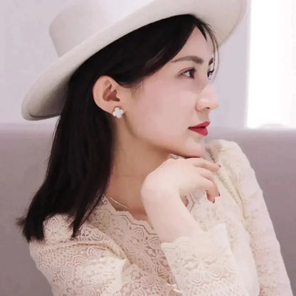 [Revel Jewelry]CLOVER MEDIUM 1 MOTIFS  WHITE MOP STUD EARRINGS