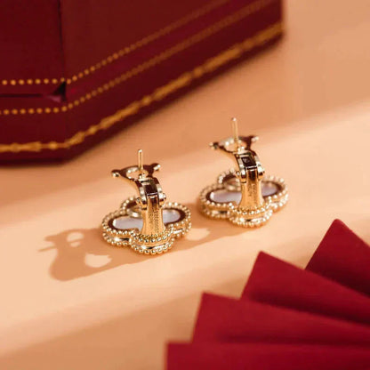 [Revel Jewelry]CLOVER MEDIUM 1 MOTIFS  WHITE MOP STUD EARRINGS