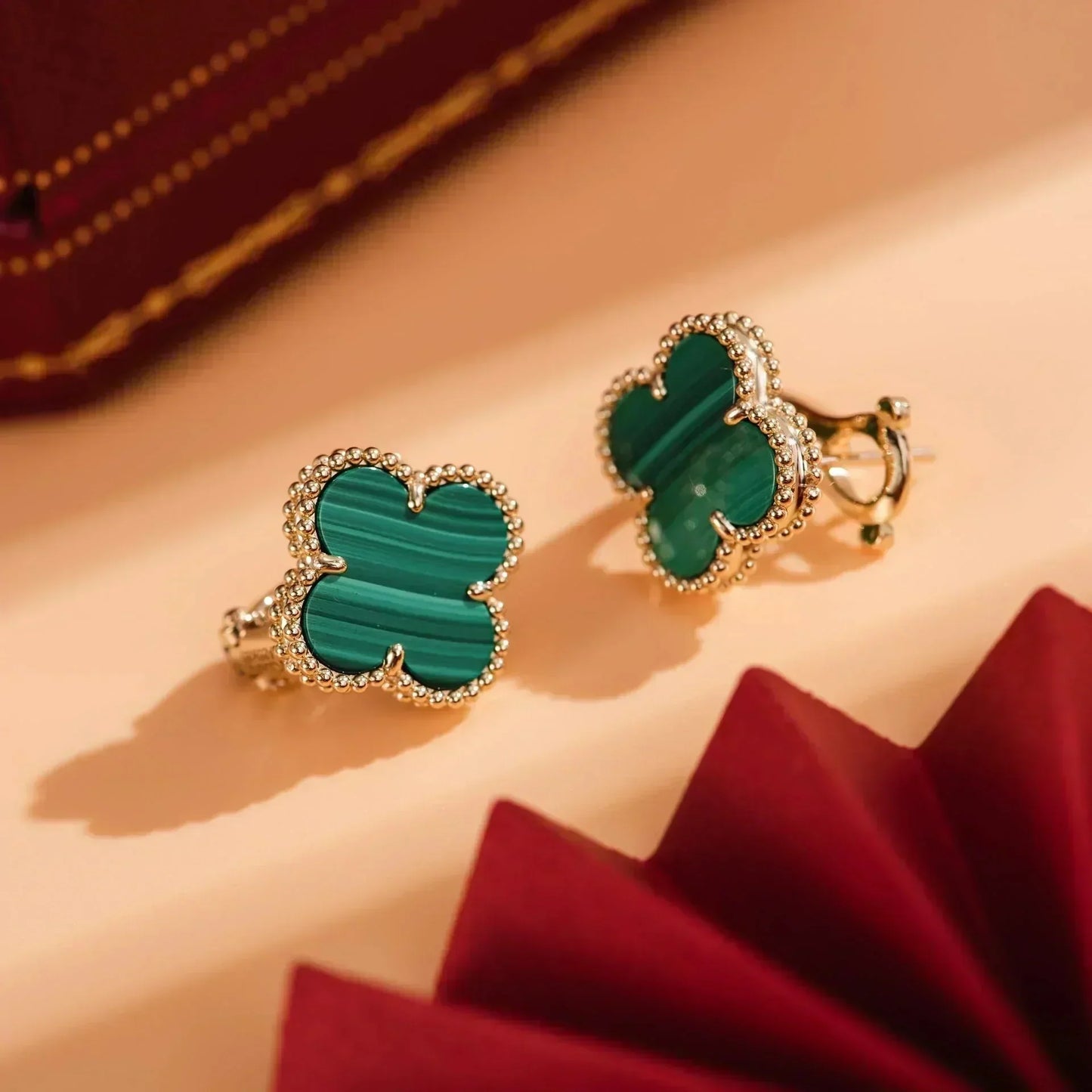 [Revel Jewelry] クローバー ミディアム 1モチーフ マラカイト イヤリング