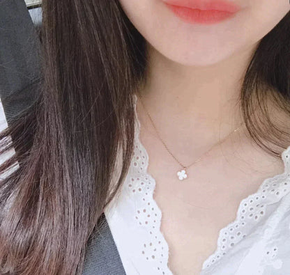 [Revel Jewelry]CLOVER MINI 9.5MM WHITE MOTHER-OF-PEARL NECKLACE