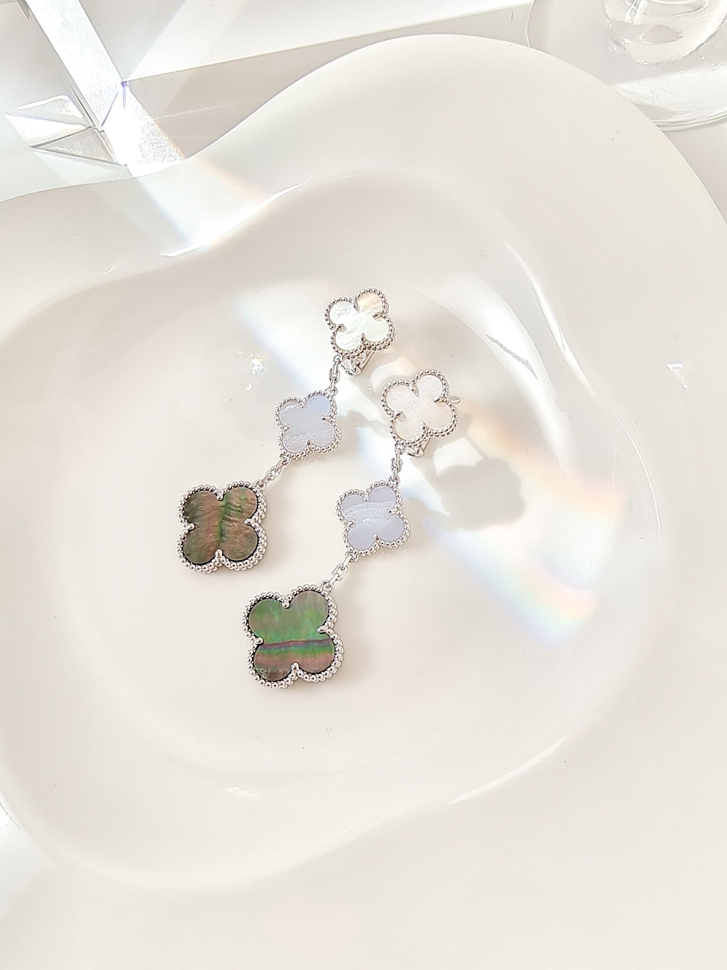 [Revel Jewelry]クローバー 3モチーフ カルセドニー ダークマザーオブパール シルバー イヤリング