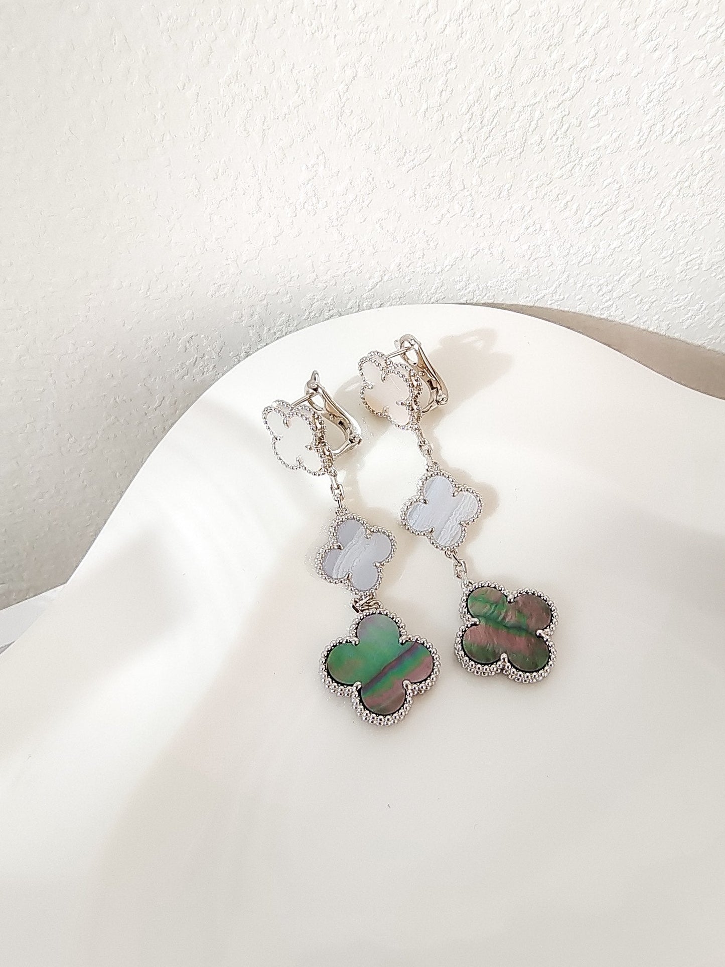 [Revel Jewelry]クローバー 3モチーフ カルセドニー ダークマザーオブパール シルバー イヤリング