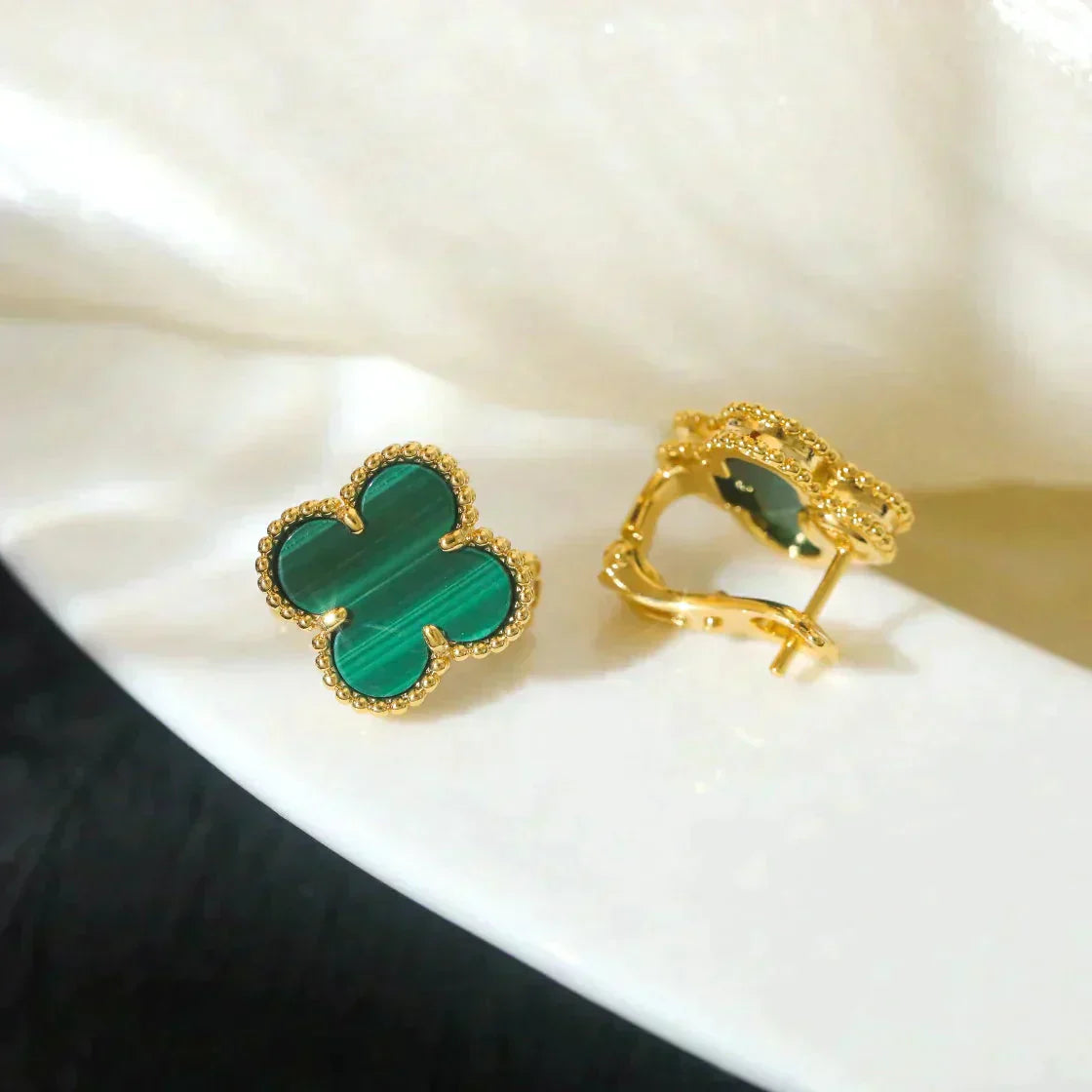 [Revel Jewelry] クローバー ミディアム 1モチーフ マラカイト イヤリング