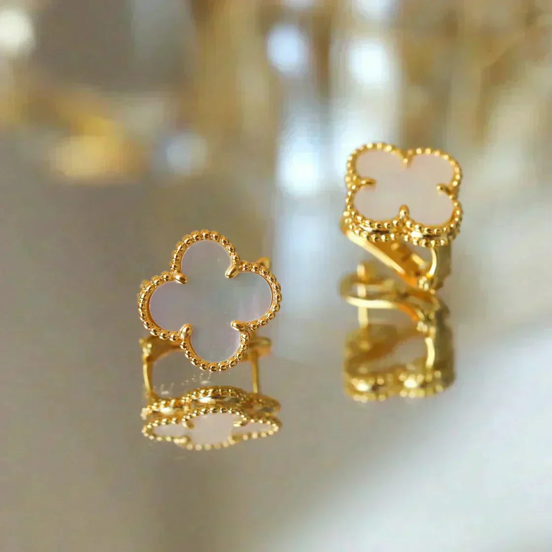 [Revel Jewelry]CLOVER MEDIUM 1 MOTIFS  WHITE MOP STUD EARRINGS