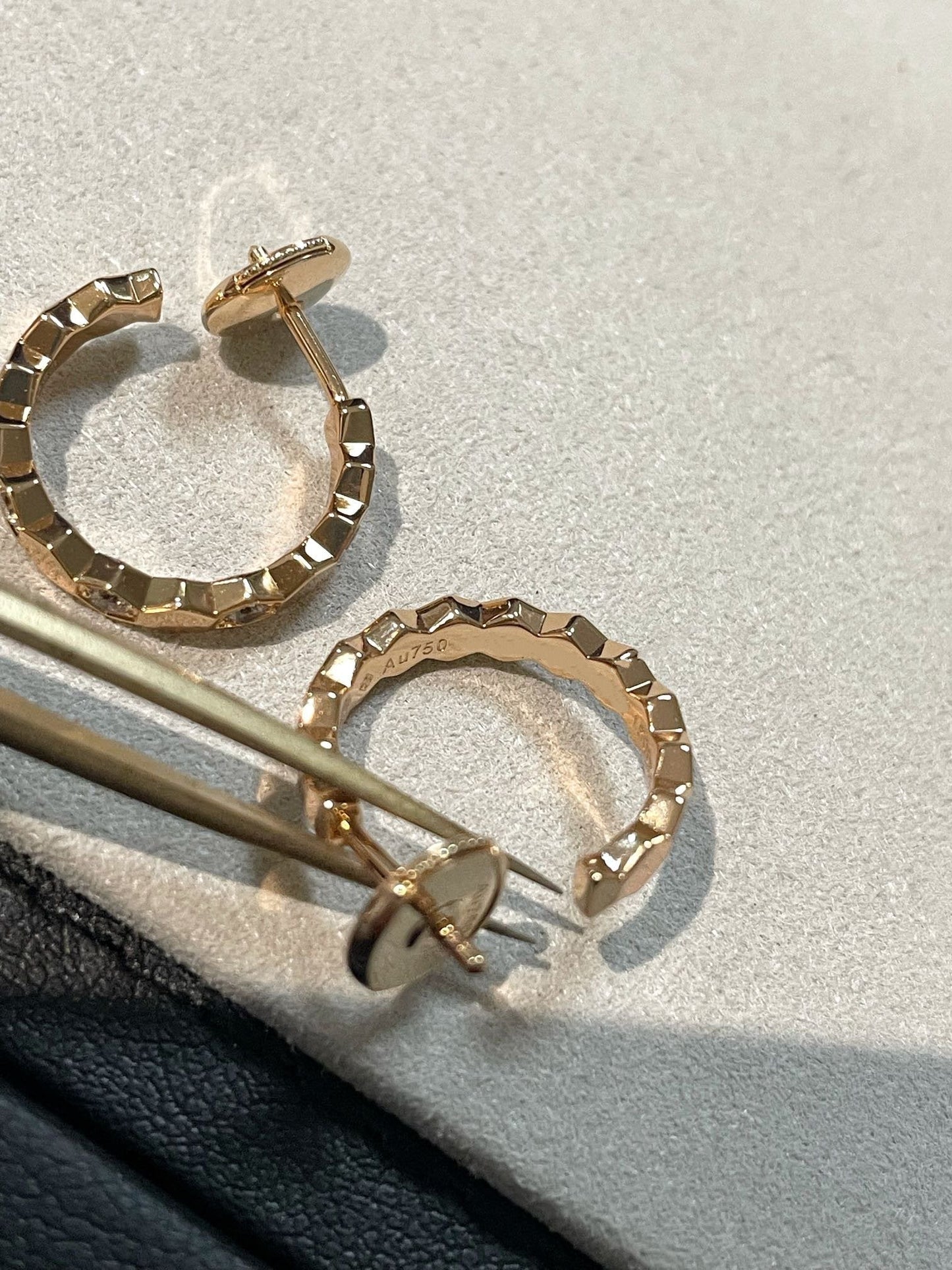 [Revel Jewelry]Hohle Vierblättrige Kleeblatt Blumenform Ohrringe