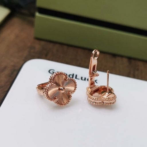 [Revel Jewelry]CLOVER MEDIUM STUD EARRINGS