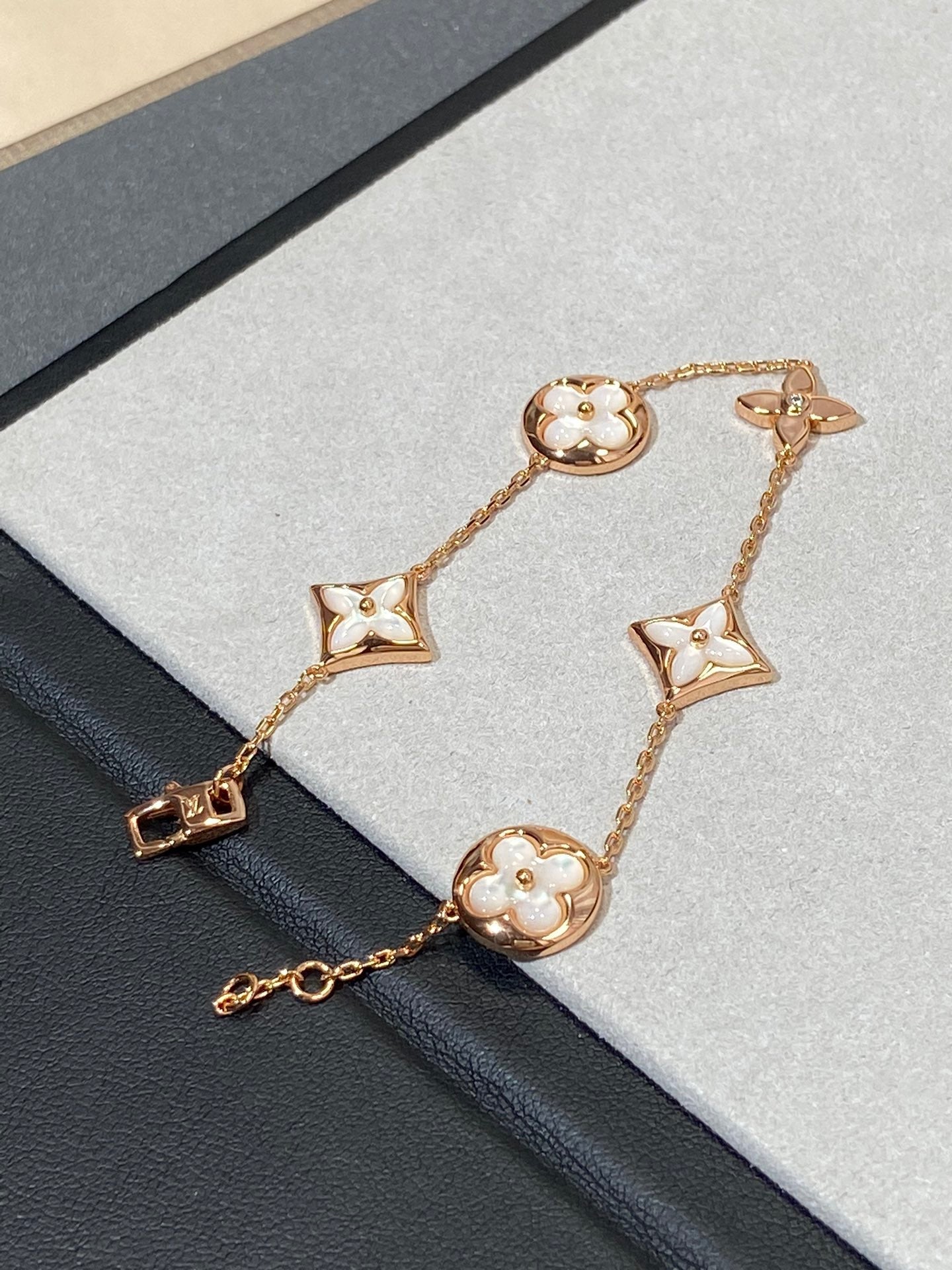 [Revel Jewelry]STAR AND SUN 5 MOTIF MOP PINK GOLD BRACELET