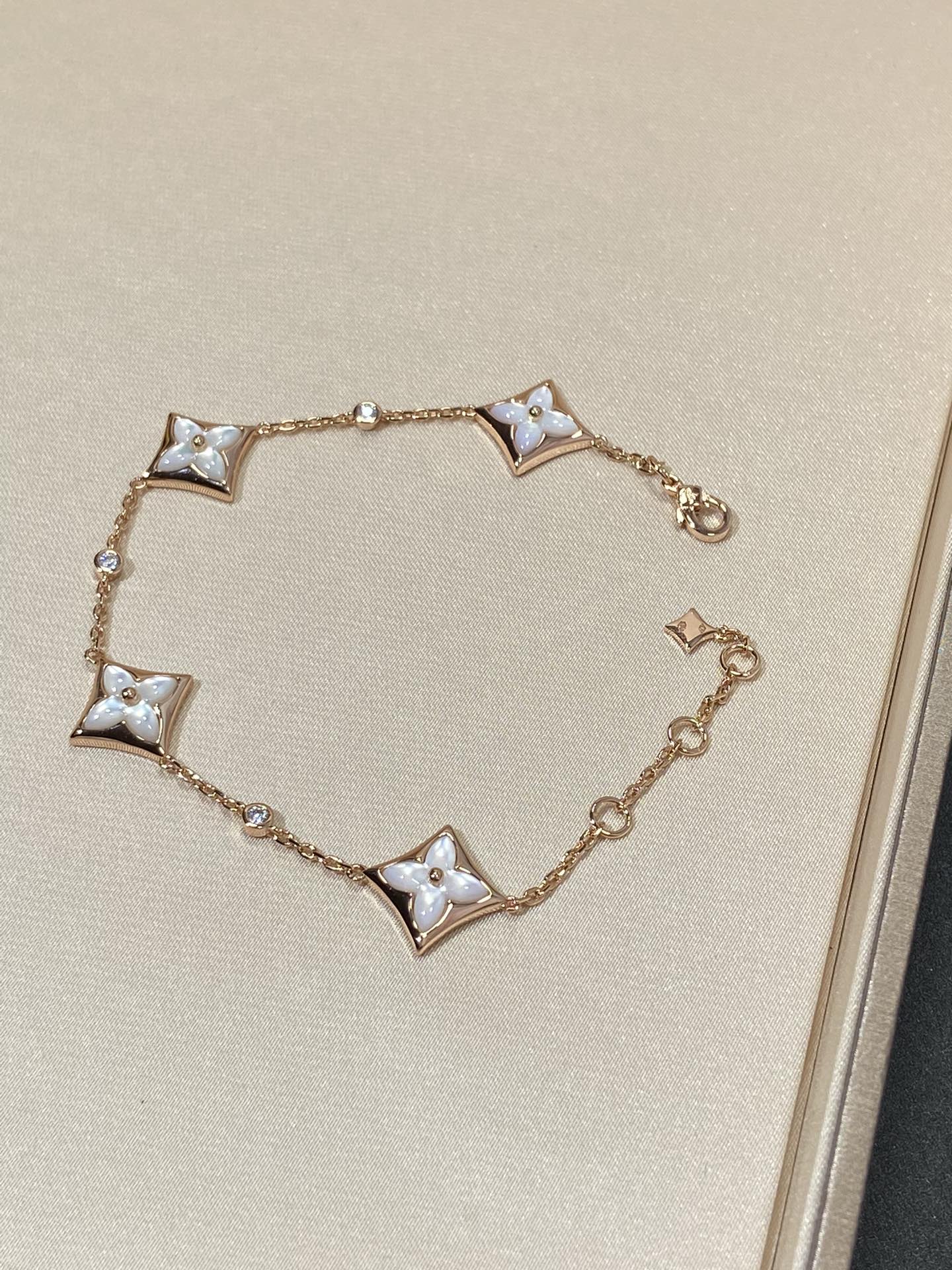 [Revel Jewelry]STAR 4 MOTIF MOP DIAMOND PINK GOLD BRACELET