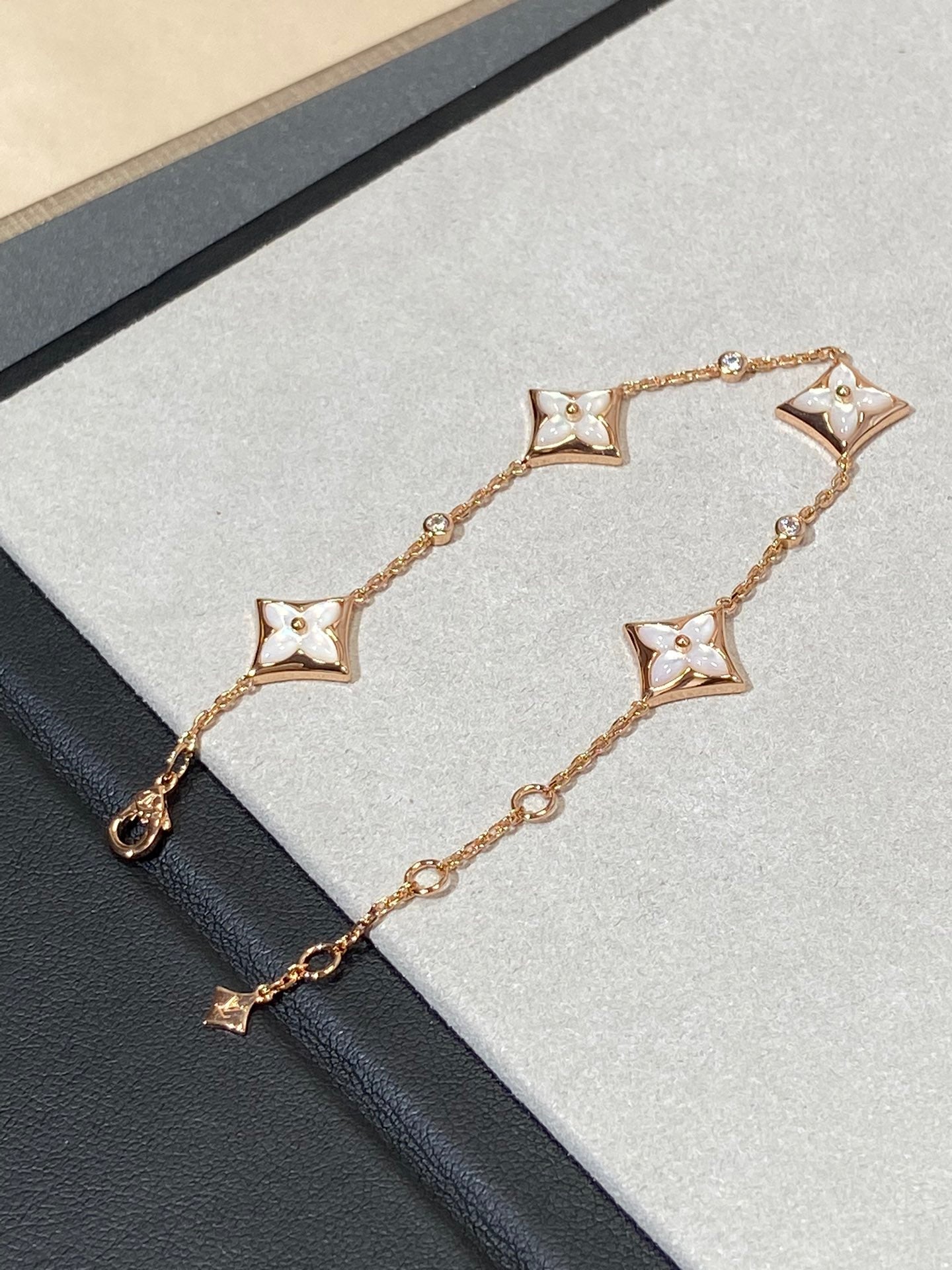[Revel Jewelry]STAR 4 MOTIF MOP DIAMOND PINK GOLD BRACELET