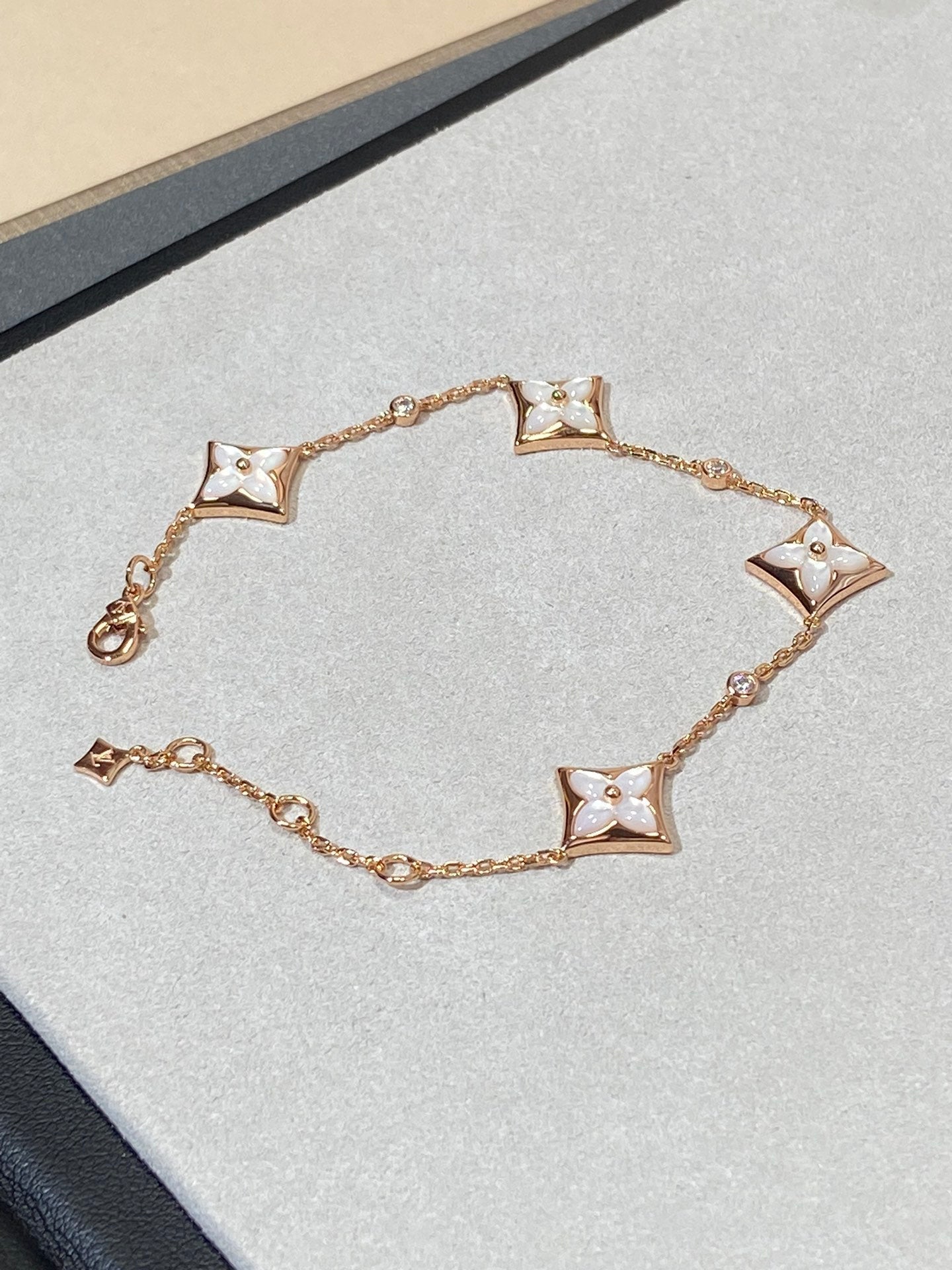 [Revel Jewelry]STAR 4 MOTIF MOP DIAMOND PINK GOLD BRACELET