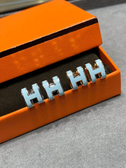 [Revel Jewelry]POP H SKY BLUE STUD EARRINGS