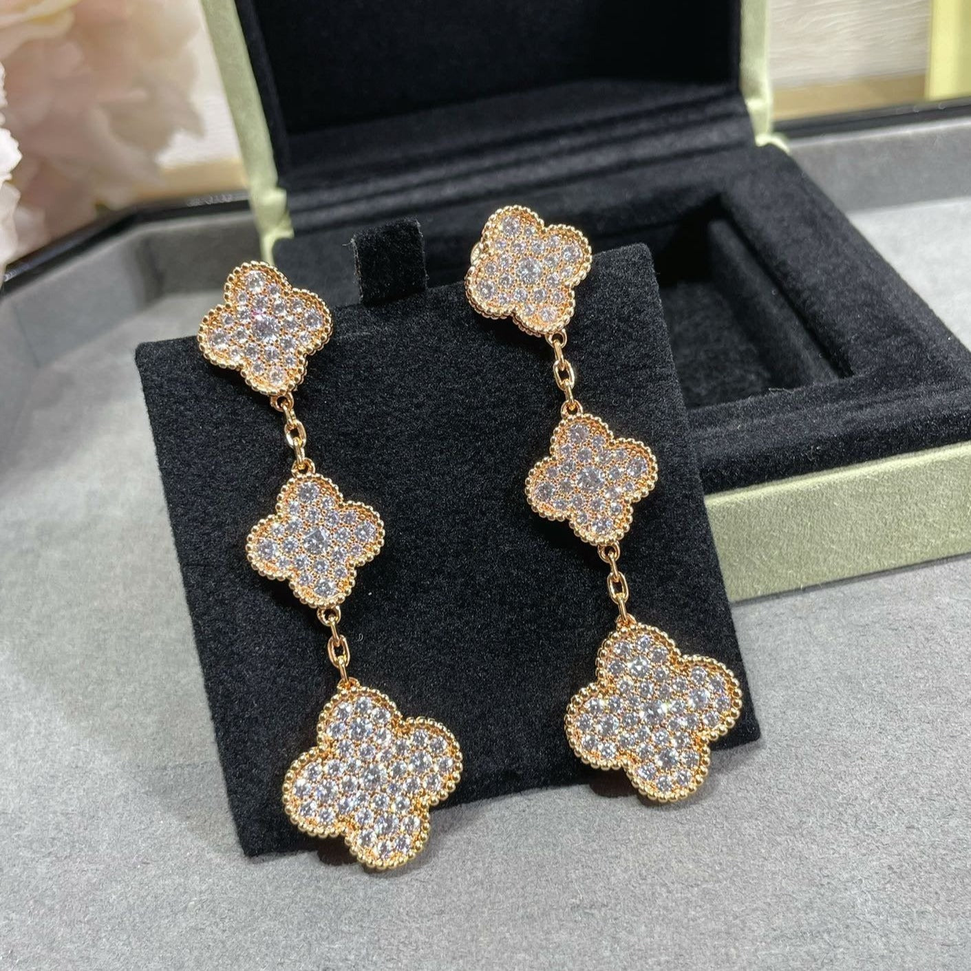 [Revel Jewelry]クローバー 3モチーフ ダイヤモンドパヴェ ローズゴールド＆ゴールドイヤリング