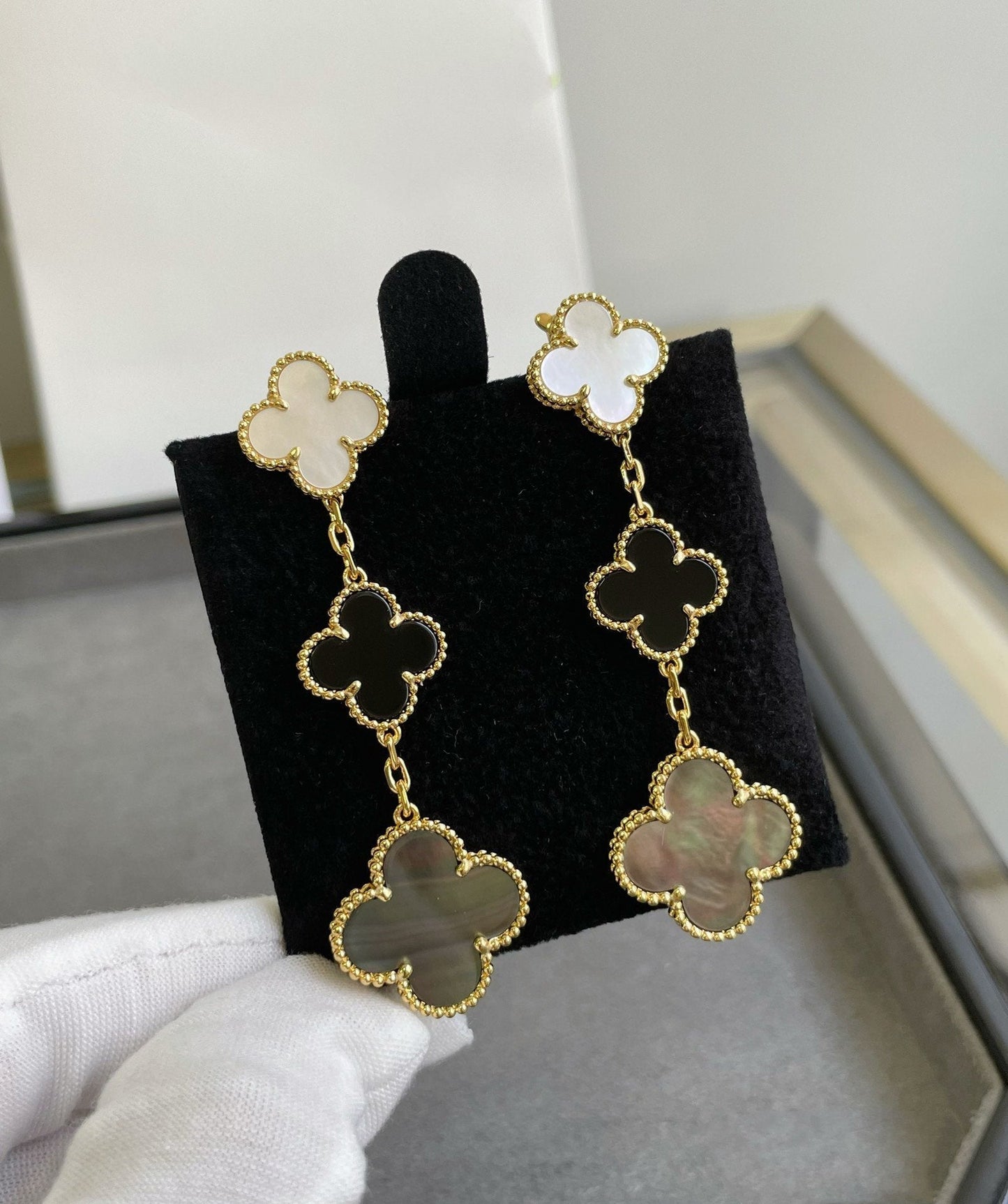 [Revel Jewelry]クローバー 3モチーフ マザーオブパール オニキス ダークマザーオブパール ピンクゴールド イヤリング