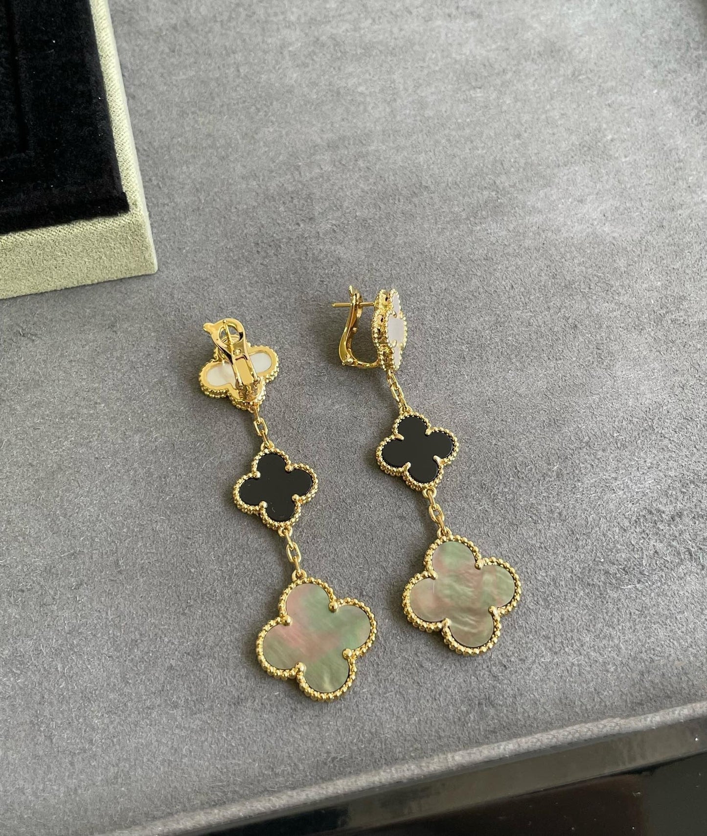[Revel Jewelry]クローバー 3モチーフ マザーオブパール オニキス ダークマザーオブパール ピンクゴールド イヤリング