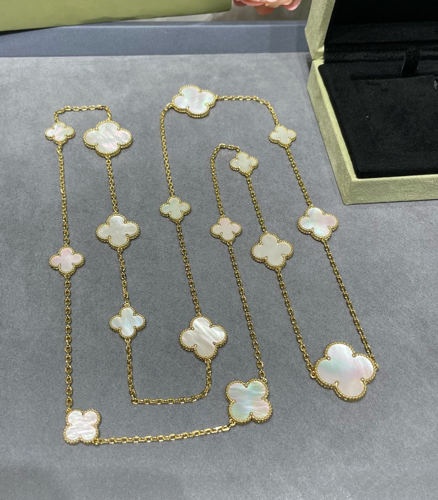 [Revel Jewelry]CLOVER 16 MOTIF WHITE MOP GOLD NECKLACE