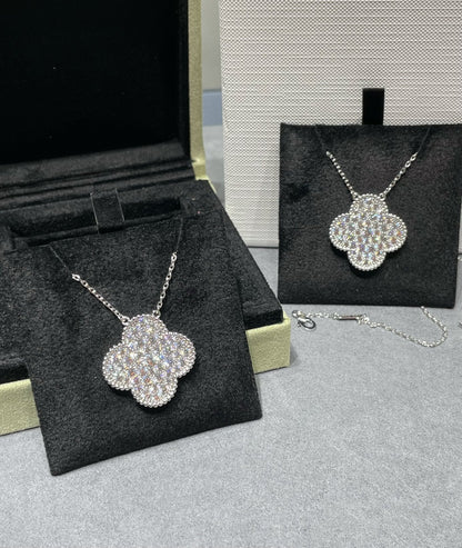 [Revel Jewelry]CLOVER 25MM LARGE PENDANT DIAMOND PAVED SILVER NECKLACE