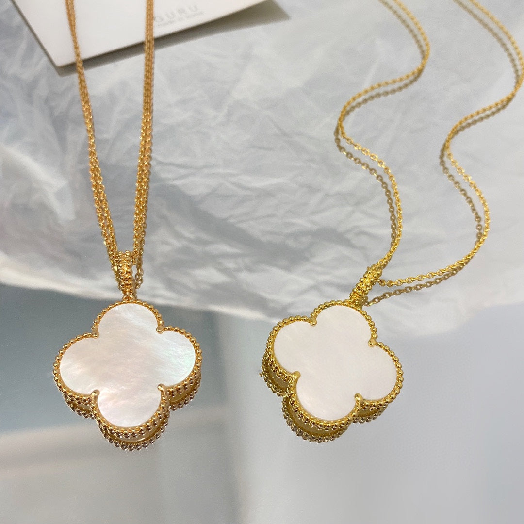 [Revel Jewelry]CLOVER 25MM MOP LARGE PENDANT NECKLACE