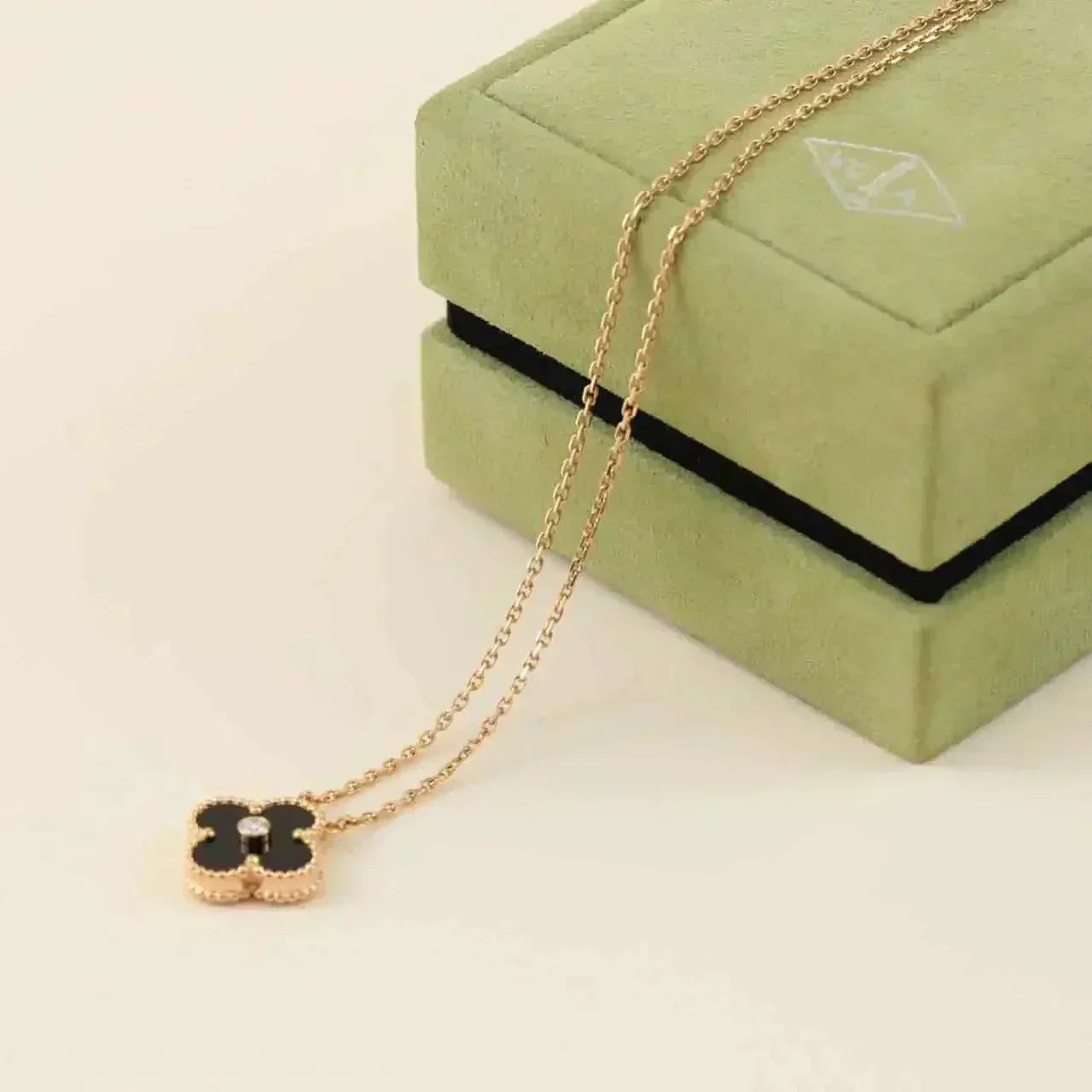 [Revel Jewelry]CLOVER 15MM DIAMOND ONYX NECKLACE