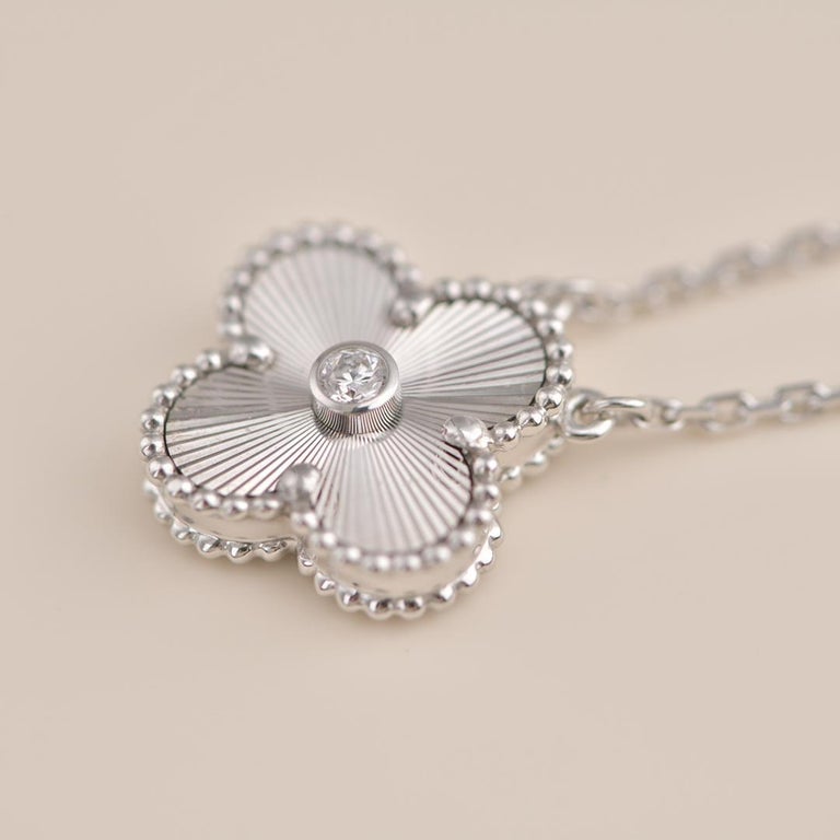 [Revel Jewelry]CLOVER  15MM DIAMOND LASER NECKLACE SILVER
