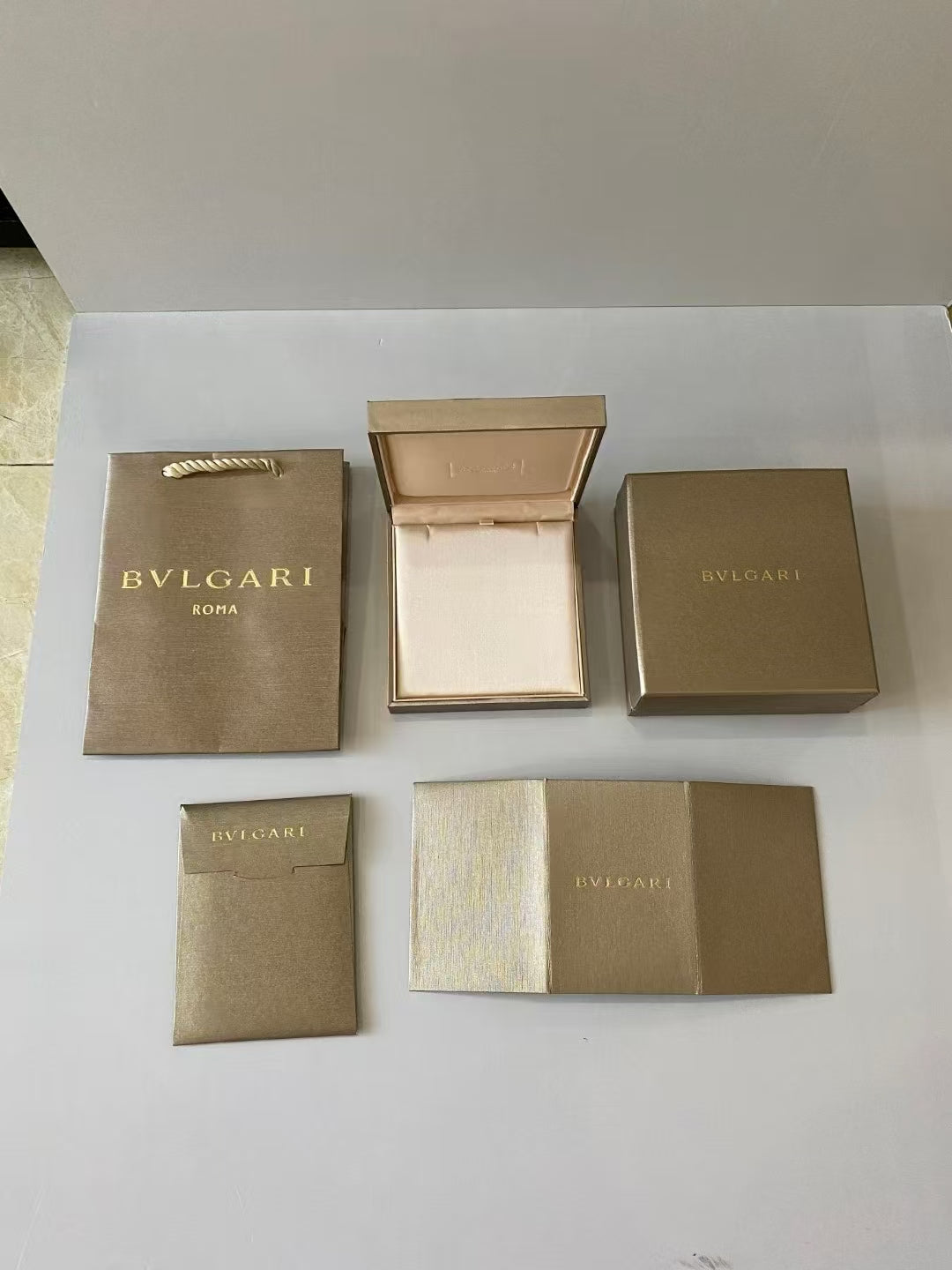 [Revel ]BV BRACELET NECKLACE RING BOX GIFT BAG